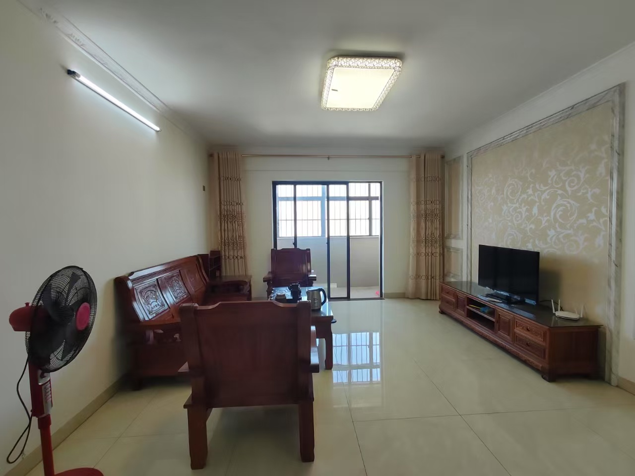 家顺花园 3室2厅2卫 2400.0元/月 家顺花园 3室2厅2卫 2400.0元/月室内图