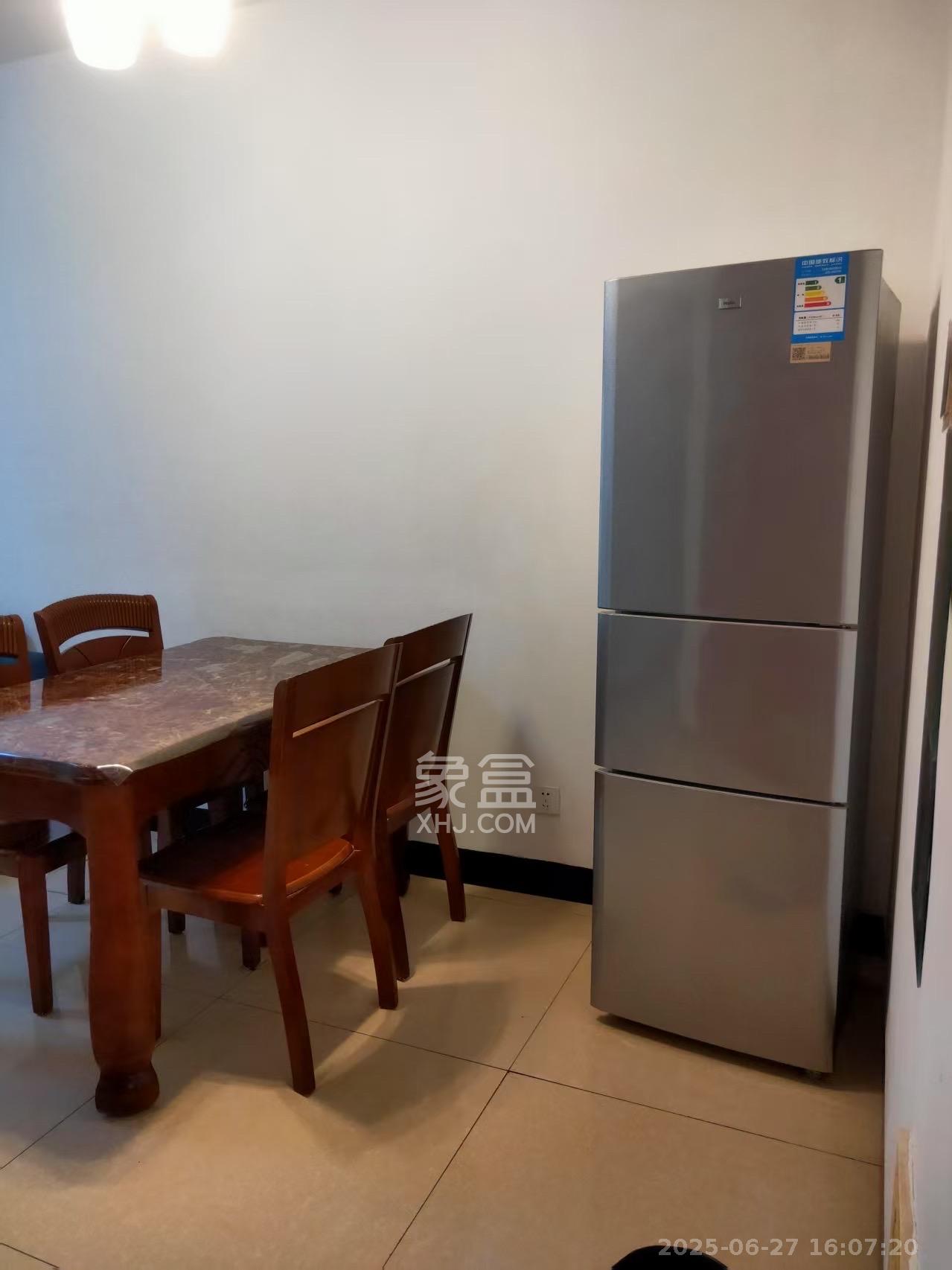 康桥长郡  2室2厅1卫    1700.0元/月 康桥长郡  2室2厅1卫    1700.0元/月室内图1