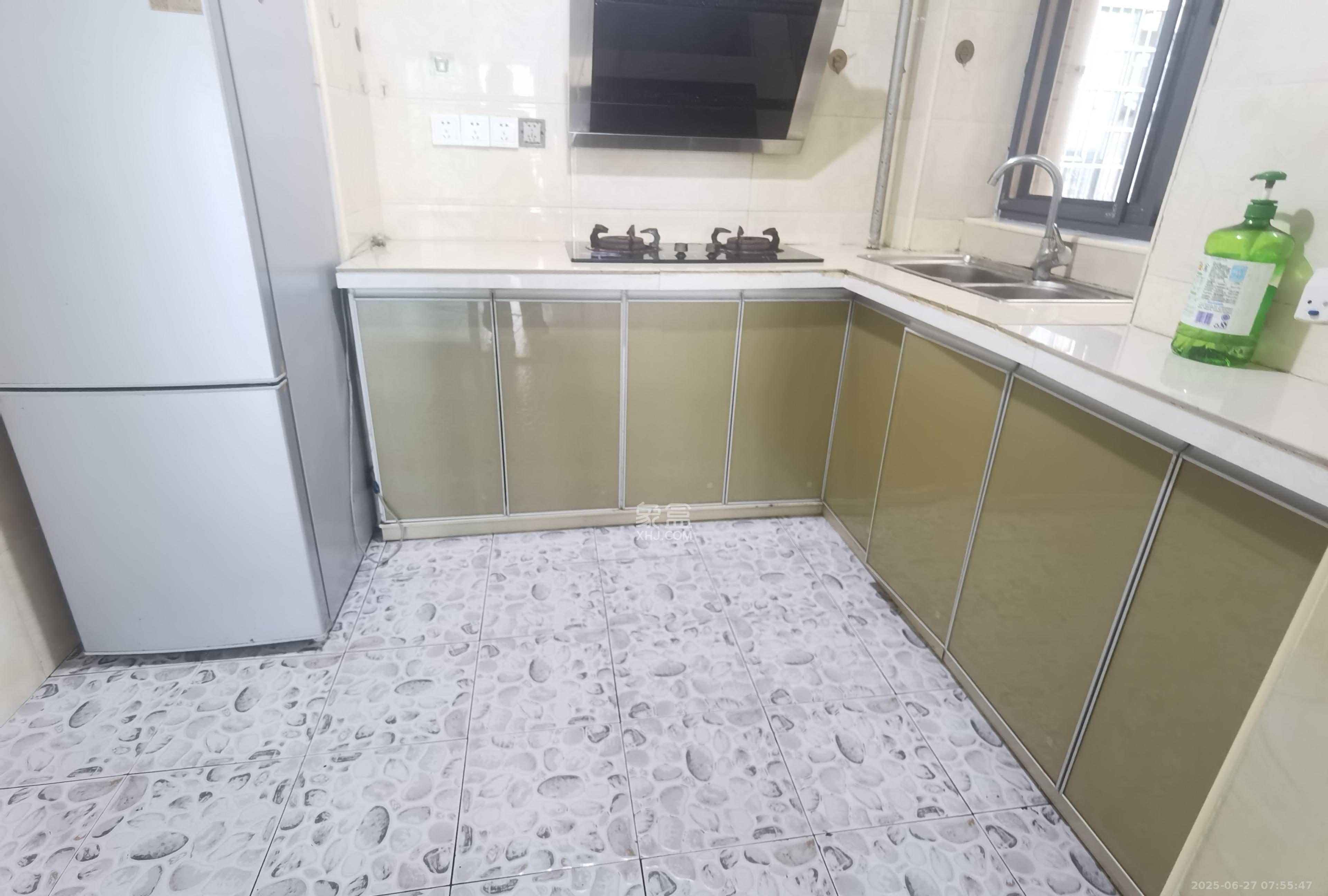 佳美紫郡  3室2厅1卫    1600.0元/月 佳美紫郡  3室2厅1卫    1600.0元/月室内图