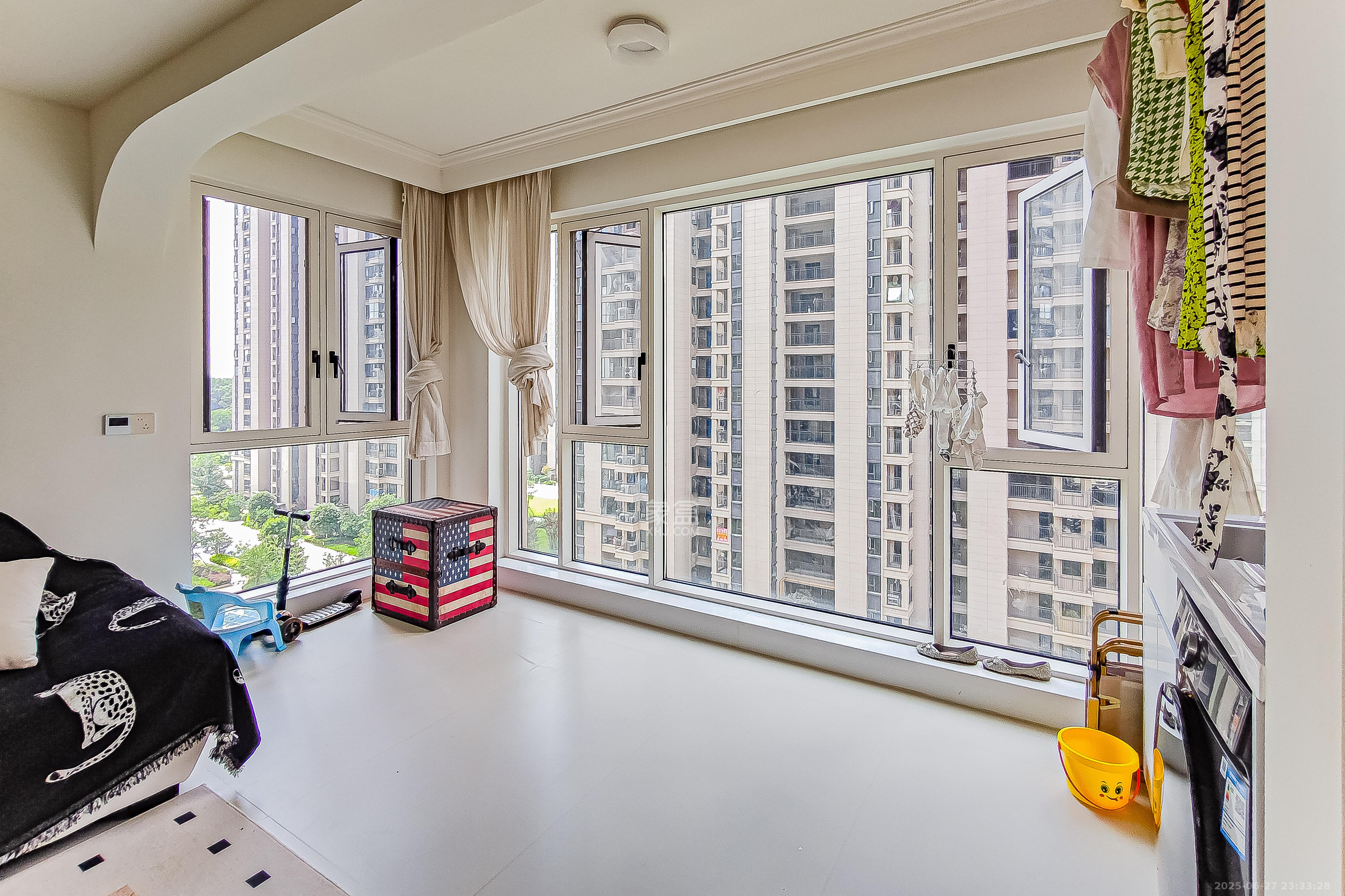 中梁正荣府  4室2厅2卫    152.0万 中梁正荣府  4室2厅2卫    152.0万阳台