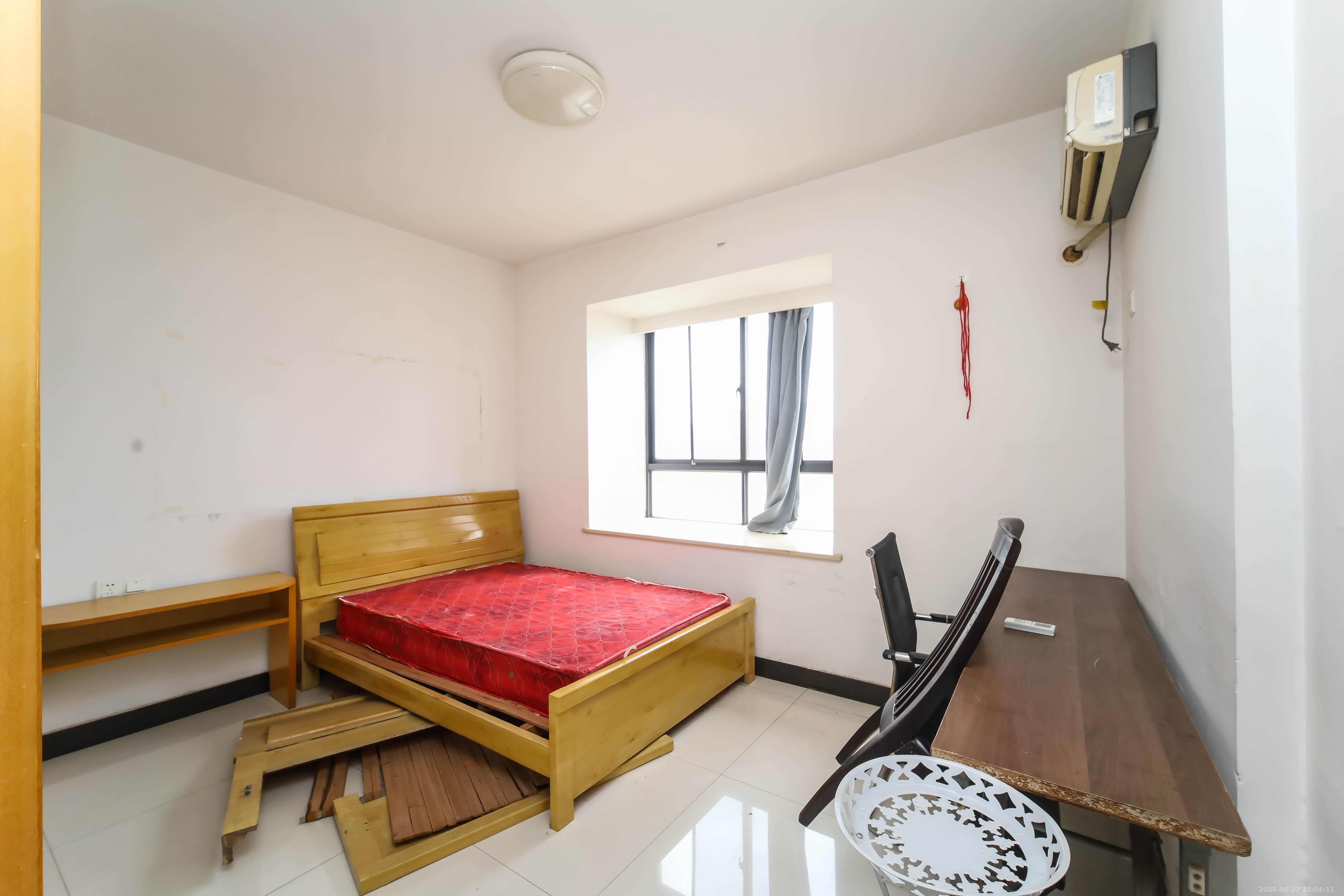 锦湘国际星城三期(锦绣苑)  2室1厅1卫    75.0万 锦湘国际星城三期(锦绣苑)  2室1厅1卫    75.0万卧室