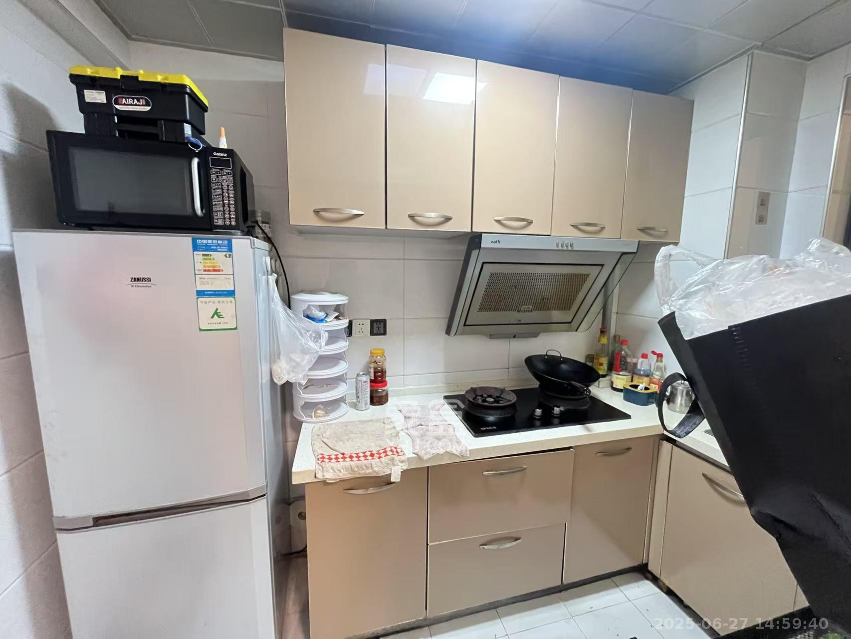 湘腾城市广场 2室1厅1卫 2800.0元/月 湘腾城市广场 2室1厅1卫 2800.0元/月室内图