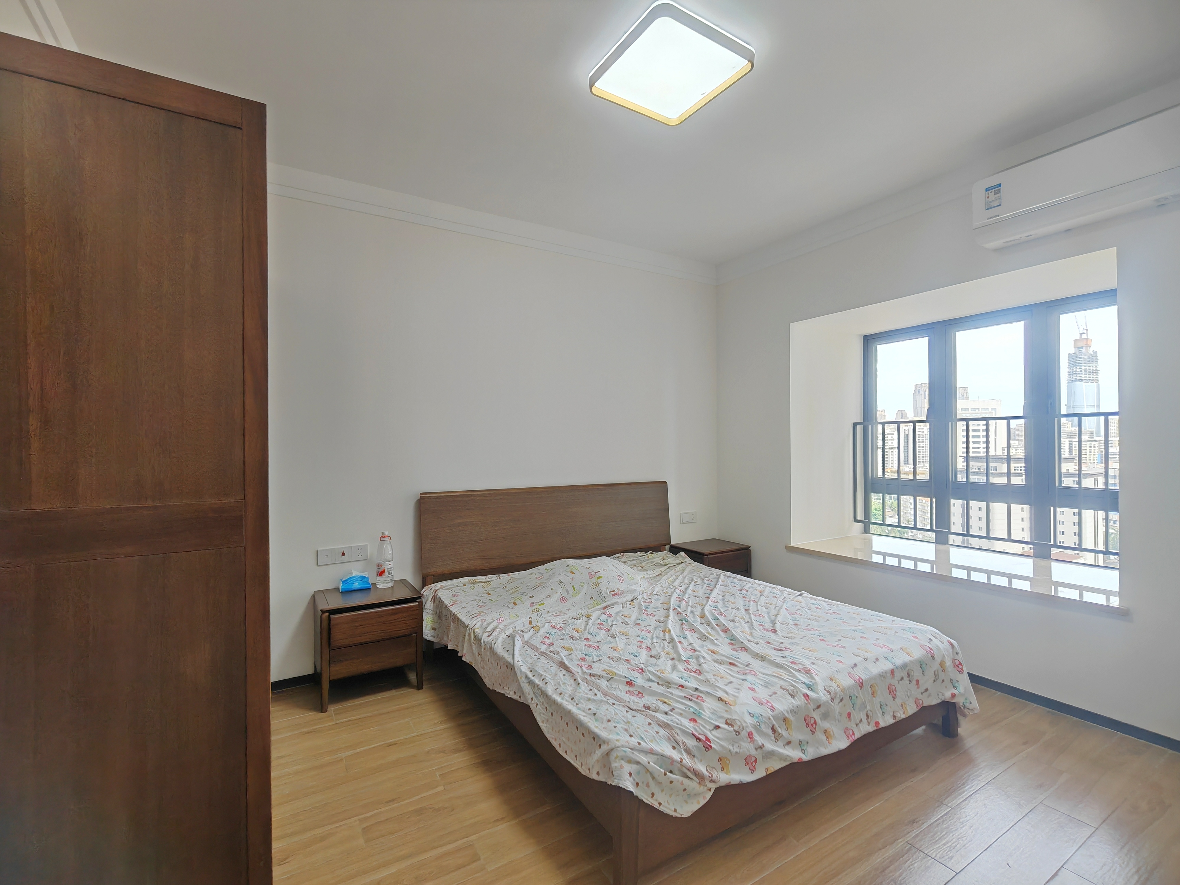 海府大院（海府路41号）  3室2厅2卫   4500.00元/月室内图