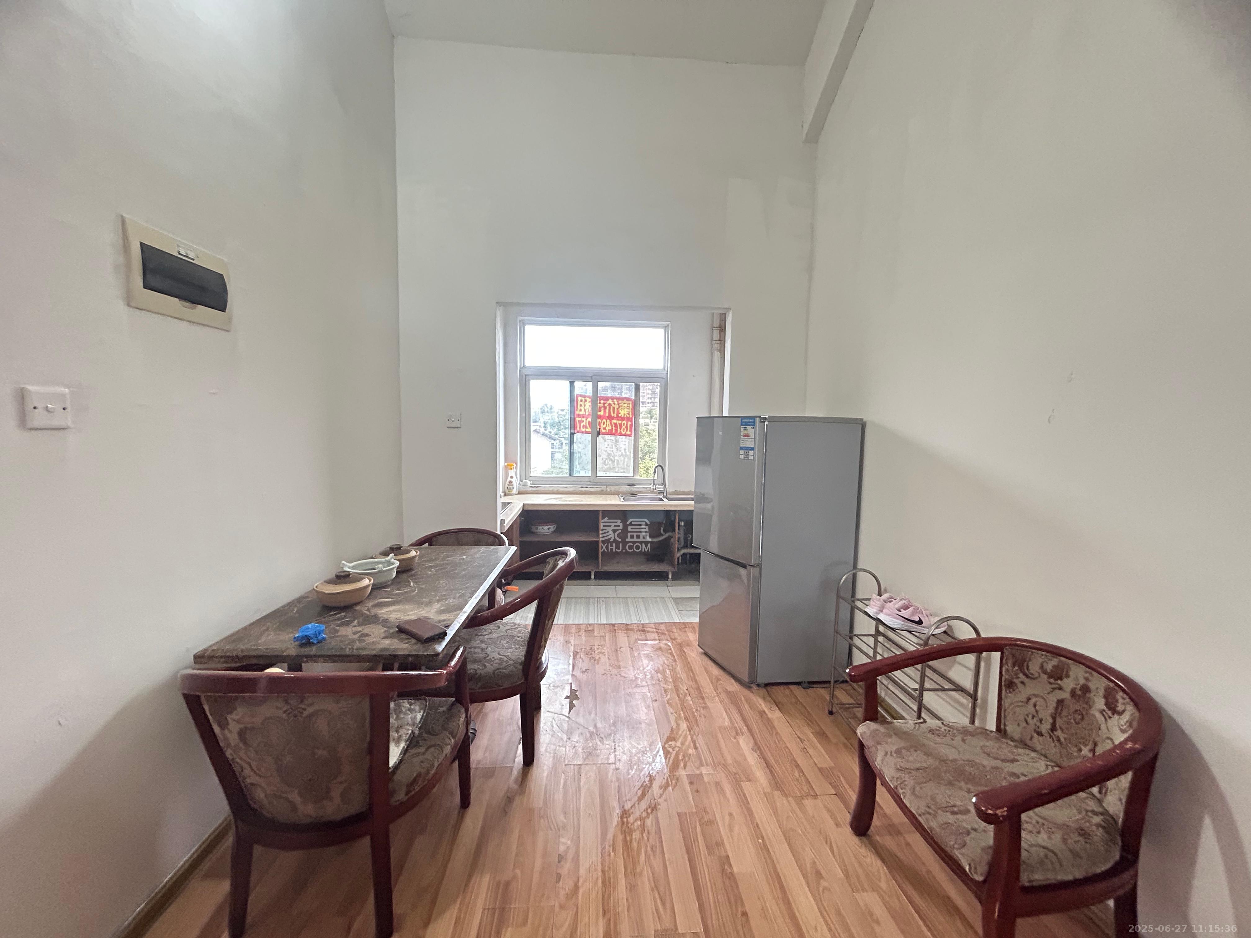 山水湾  3室2厅1卫    1600.0元/月室内图