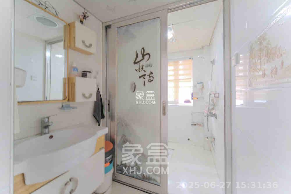 山水湾  3室2厅2卫   2100.00元/月室内图