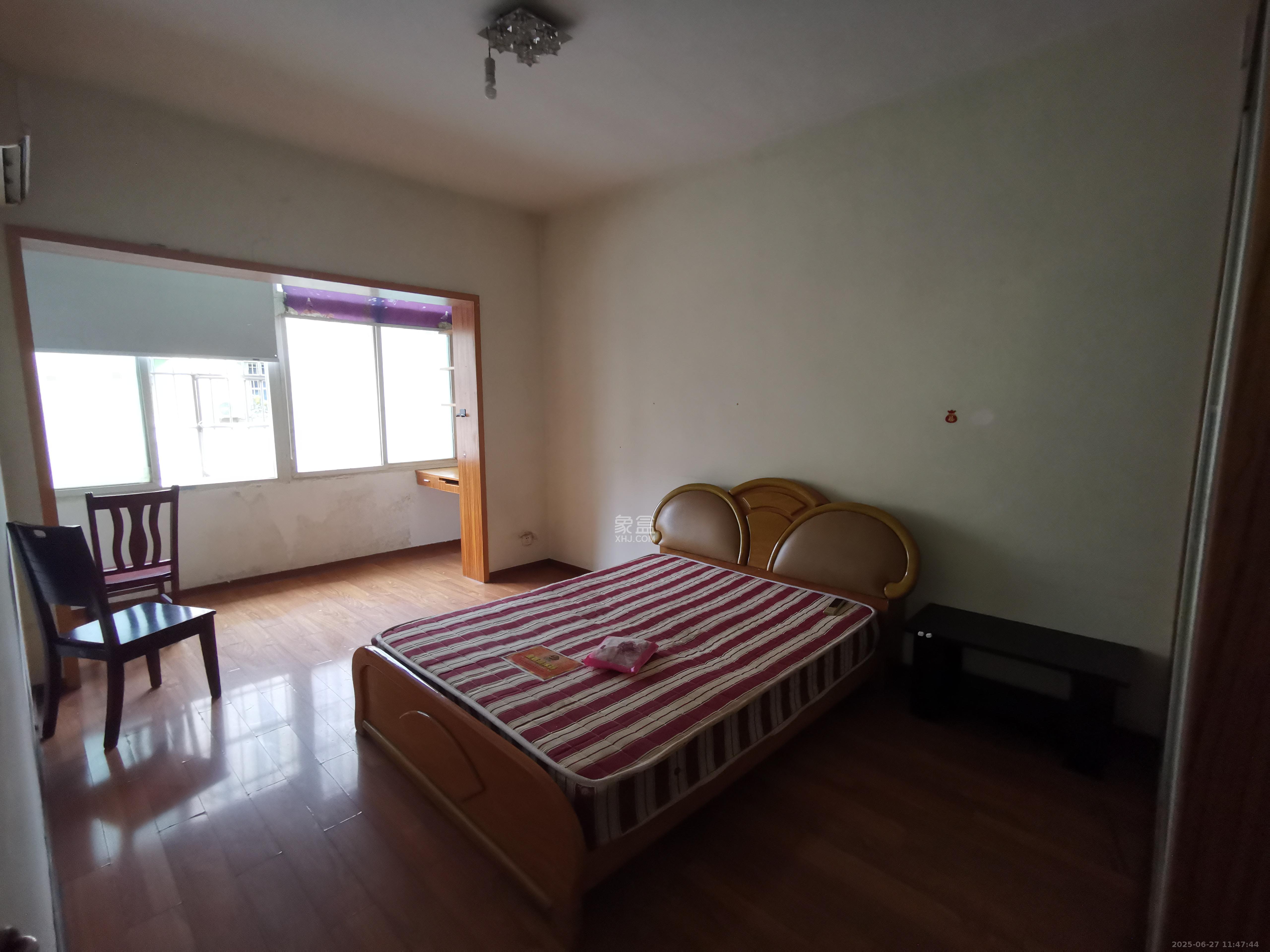 印染厂宿舍  2室1厅1卫    1100.0元/月 印染厂宿舍  2室1厅1卫    1100.0元/月