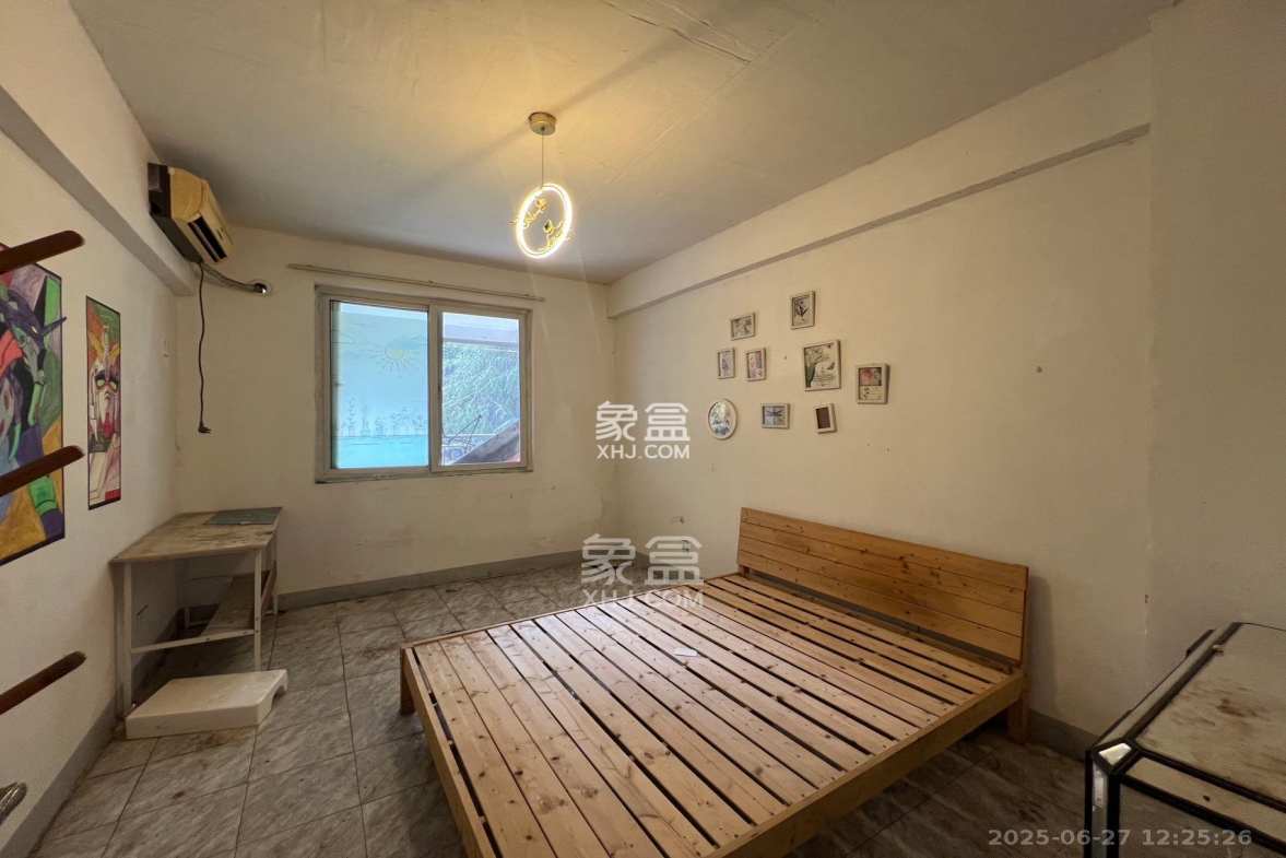 学府华庭 3室2厅2卫 1600.0元/月 学府华庭 3室2厅2卫 1600.0元/月室内图