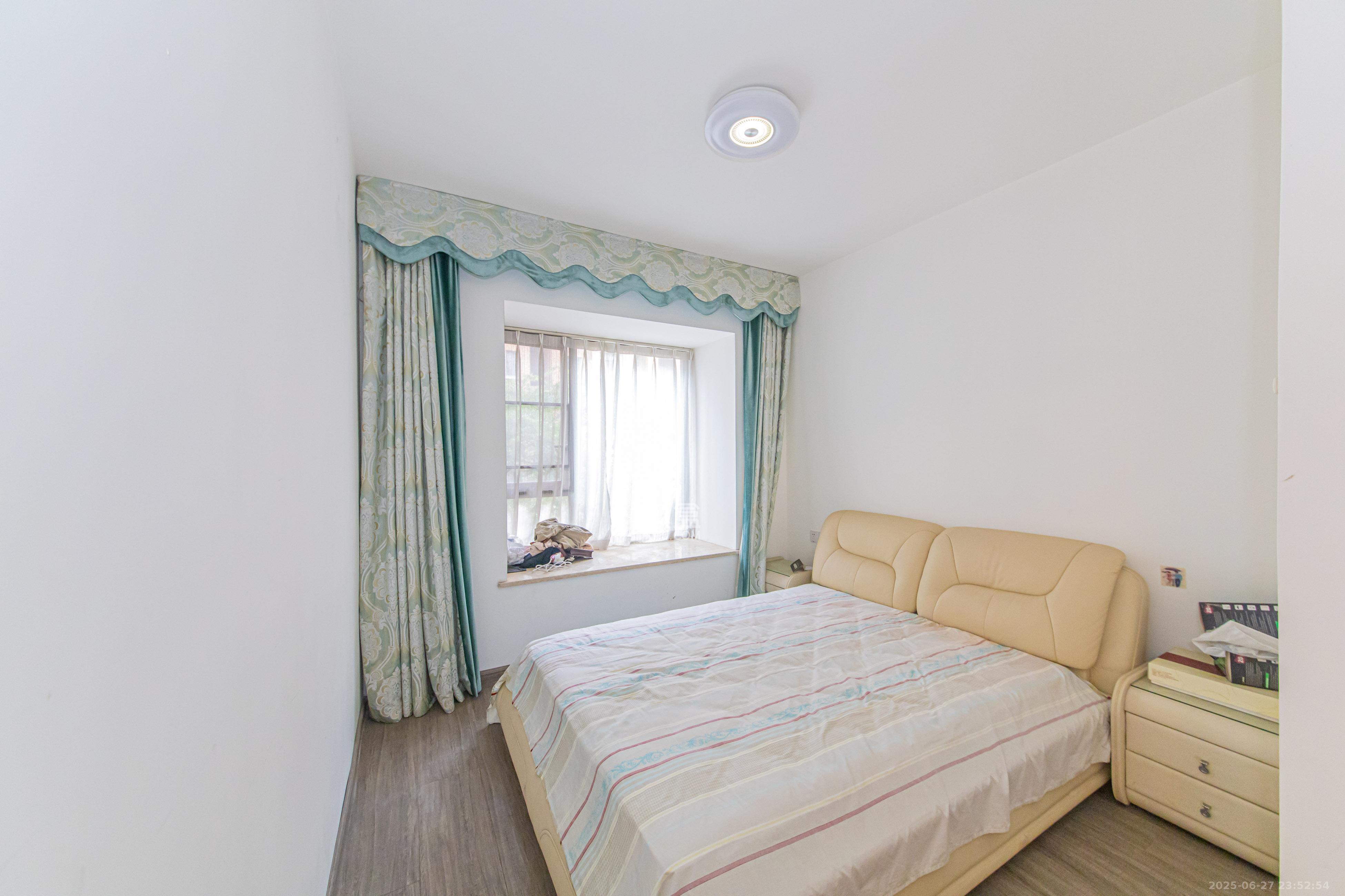 绿地公馆(绿地名邸)  4室2厅2卫    200.0万 绿地公馆(绿地名邸)  4室2厅2卫    200.0万卧室