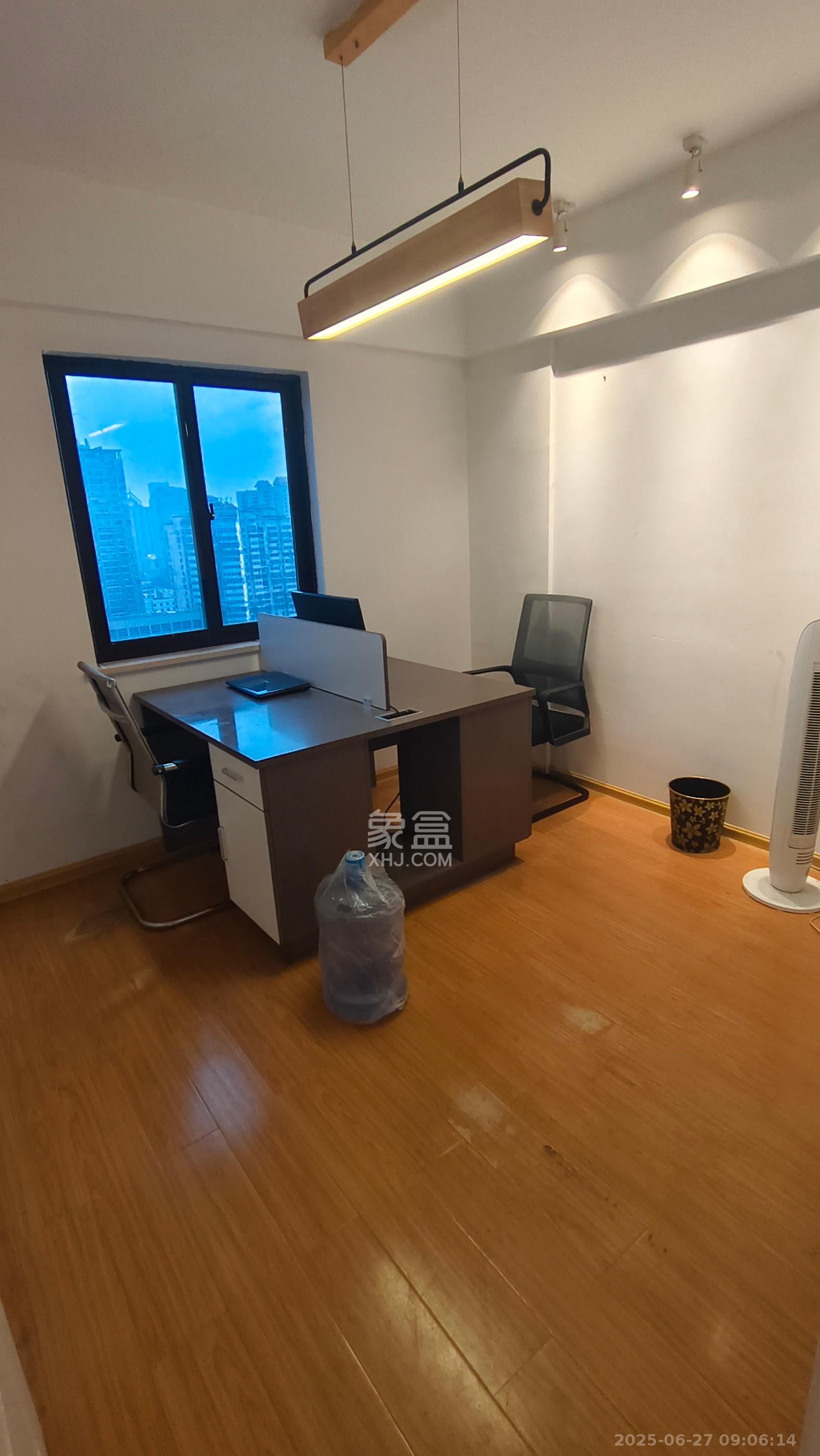 顺安大厦  1室2厅2卫   3500.00元/月室内图