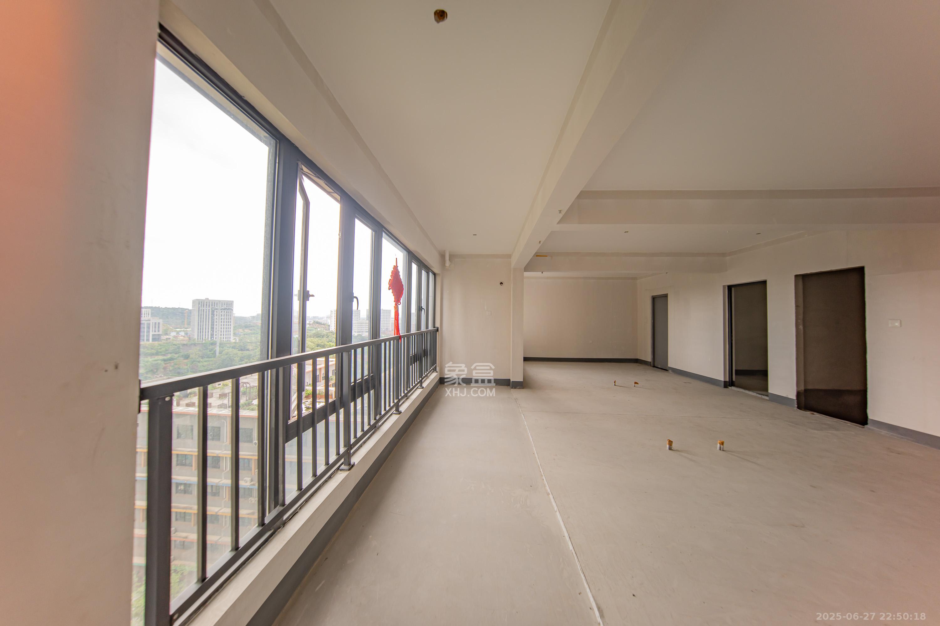 建投象山国际  3室2厅2卫   99.00万阳台