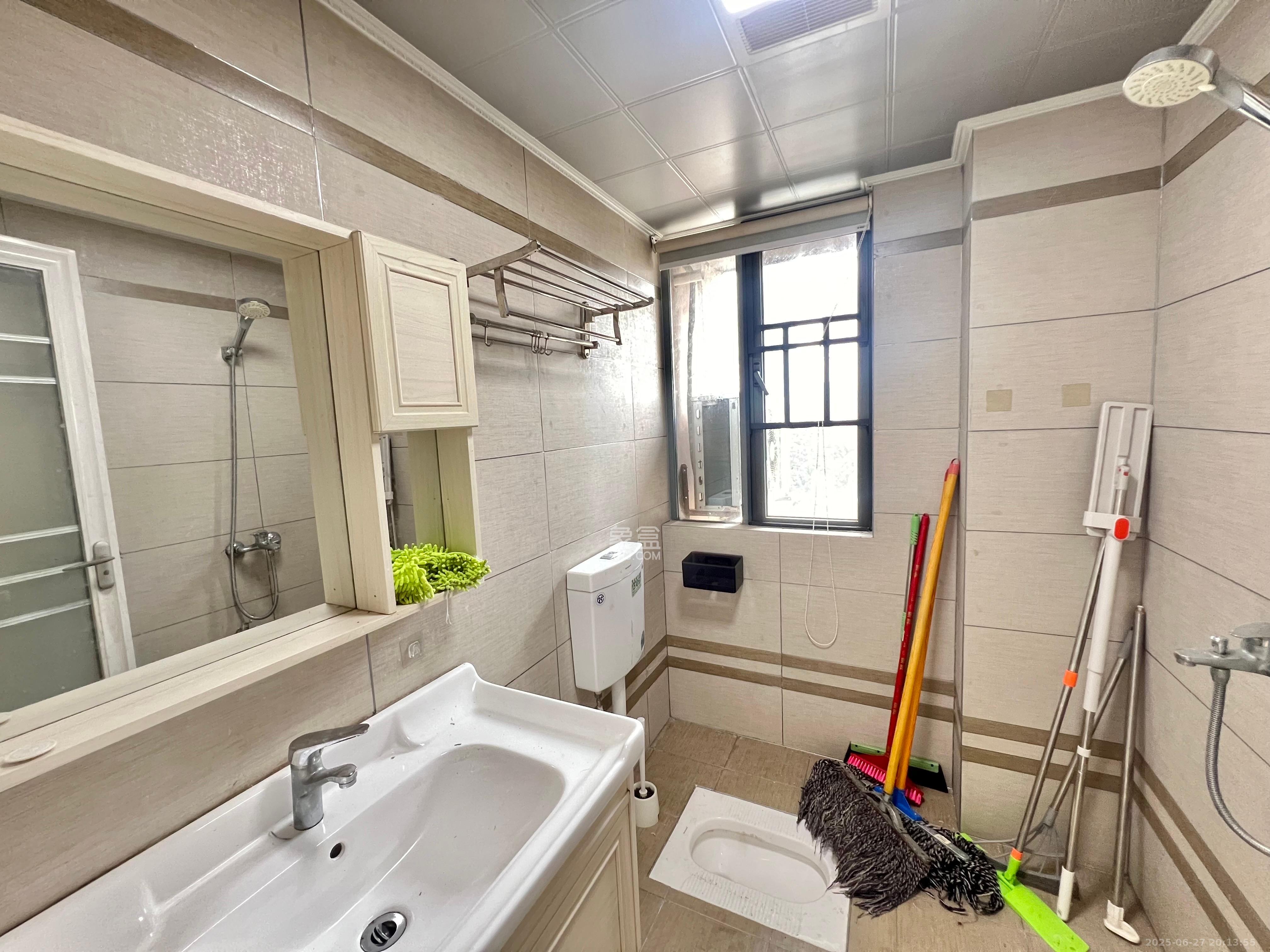 嘉宇盛世华章 4室2厅2卫 3300.0元/月 嘉宇盛世华章 4室2厅2卫 3300.0元/月室内图