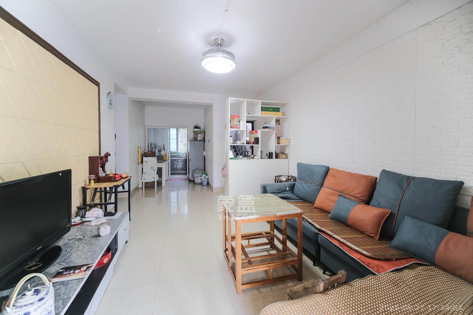 山水湾 2室2厅1卫 45.8万 山水湾 2室2厅1卫 45.8万客厅