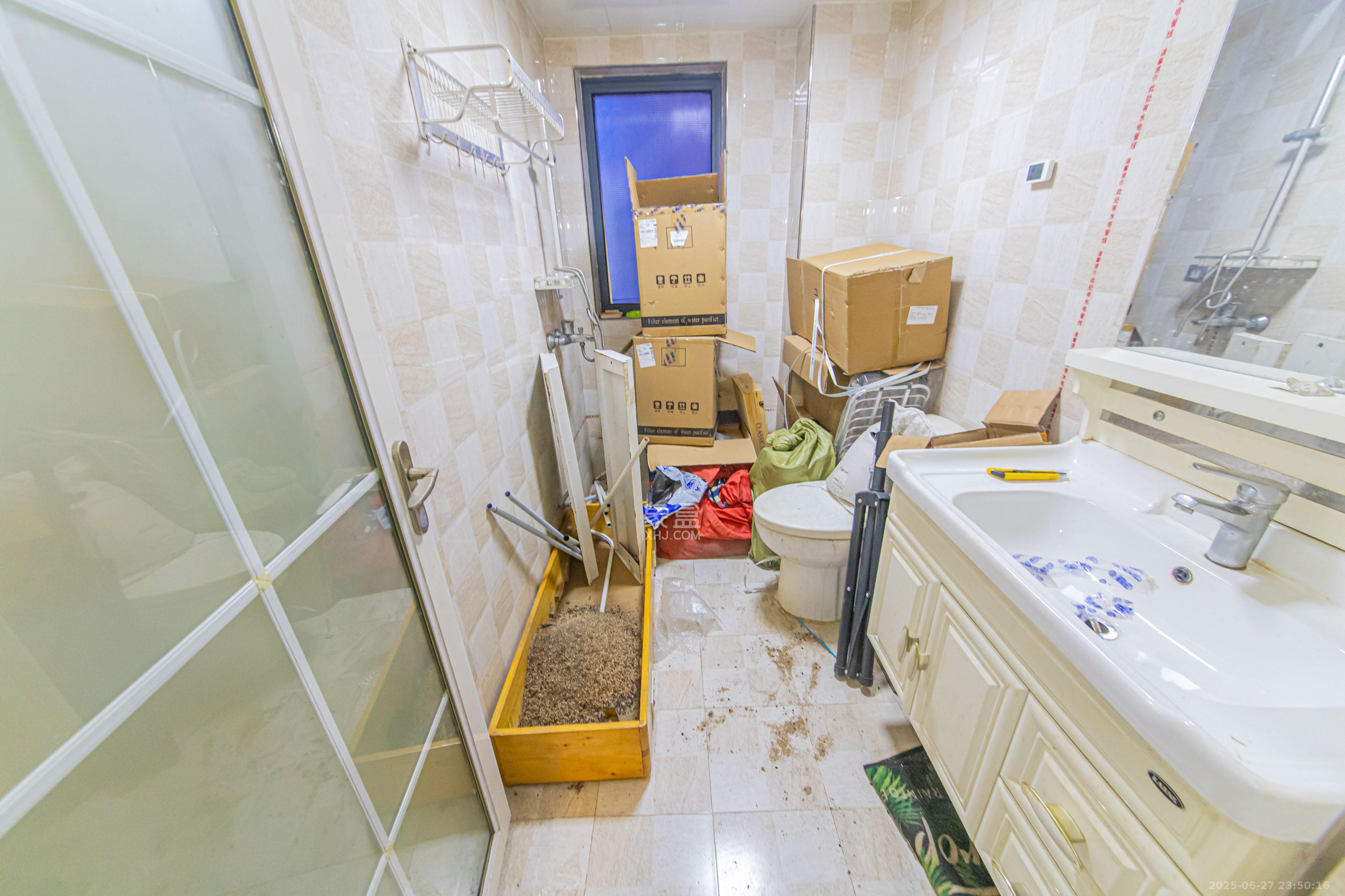 中建芙蓉嘉苑 3室2厅1卫 93.0万 中建芙蓉嘉苑 3室2厅1卫 93.0万卫生间