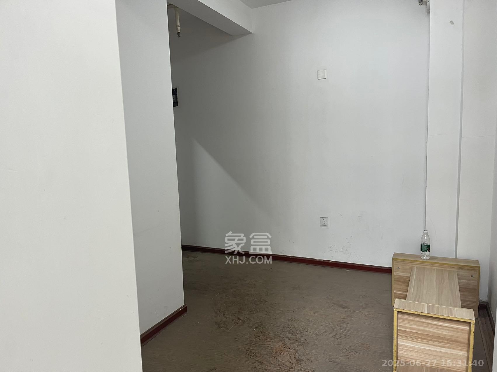 德思勤城市广场（宝格丽公寓）  1室1厅1卫    2400.0元/月室内图