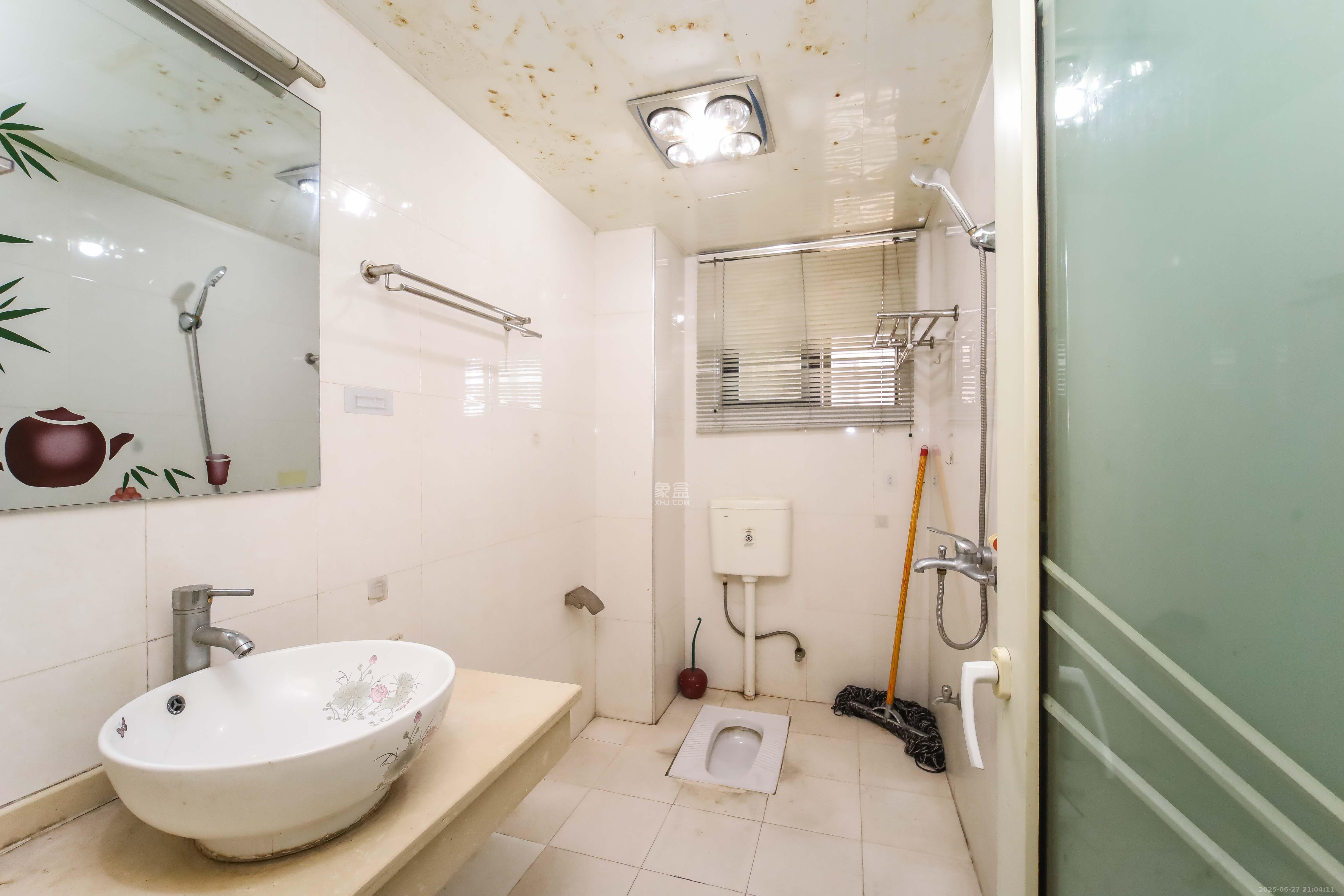 锦湘国际星城三期(锦绣苑)  2室1厅1卫    75.0万 锦湘国际星城三期(锦绣苑)  2室1厅1卫    75.0万卫生间