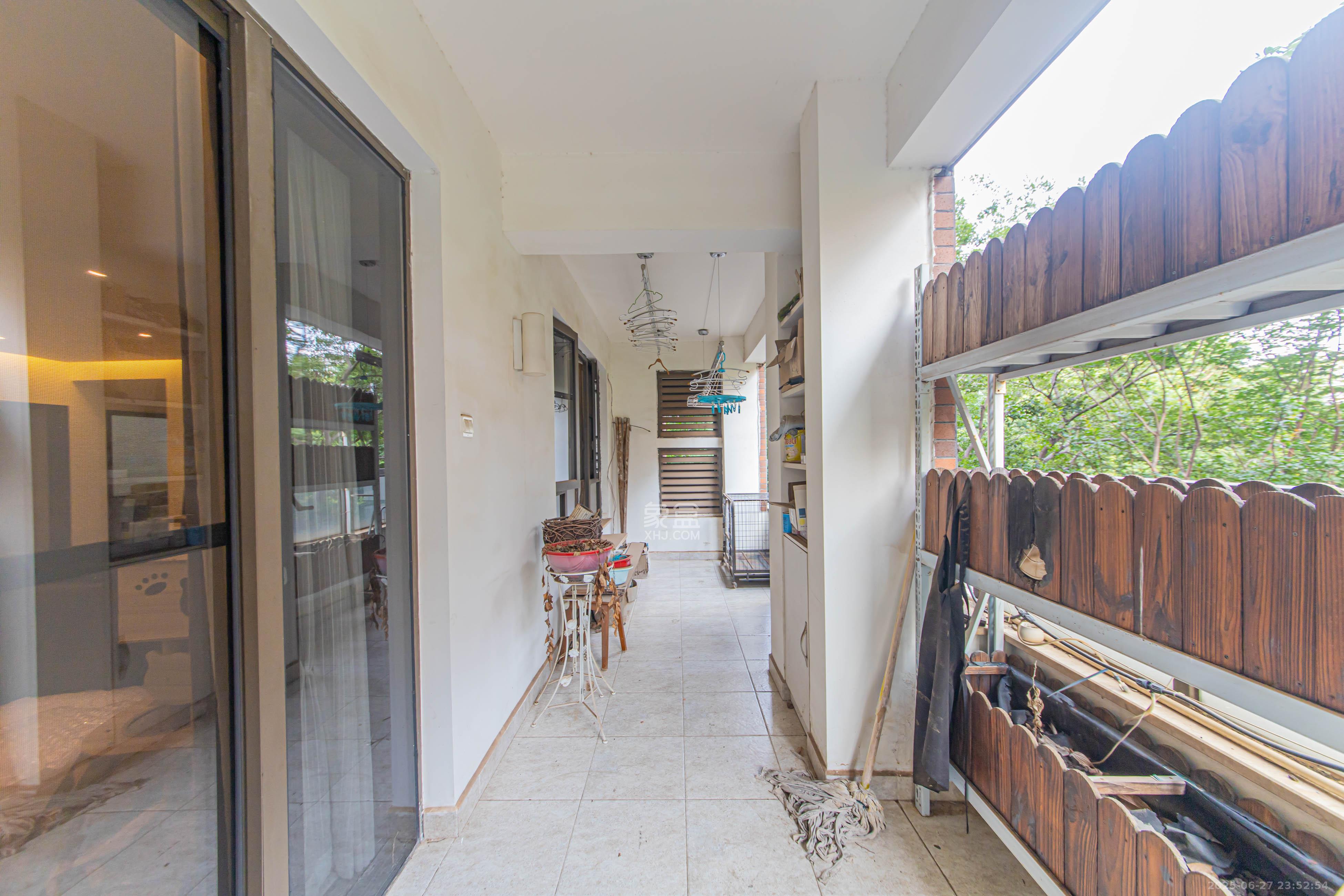 绿地公馆(绿地名邸)  4室2厅2卫    200.0万 绿地公馆(绿地名邸)  4室2厅2卫    200.0万阳台