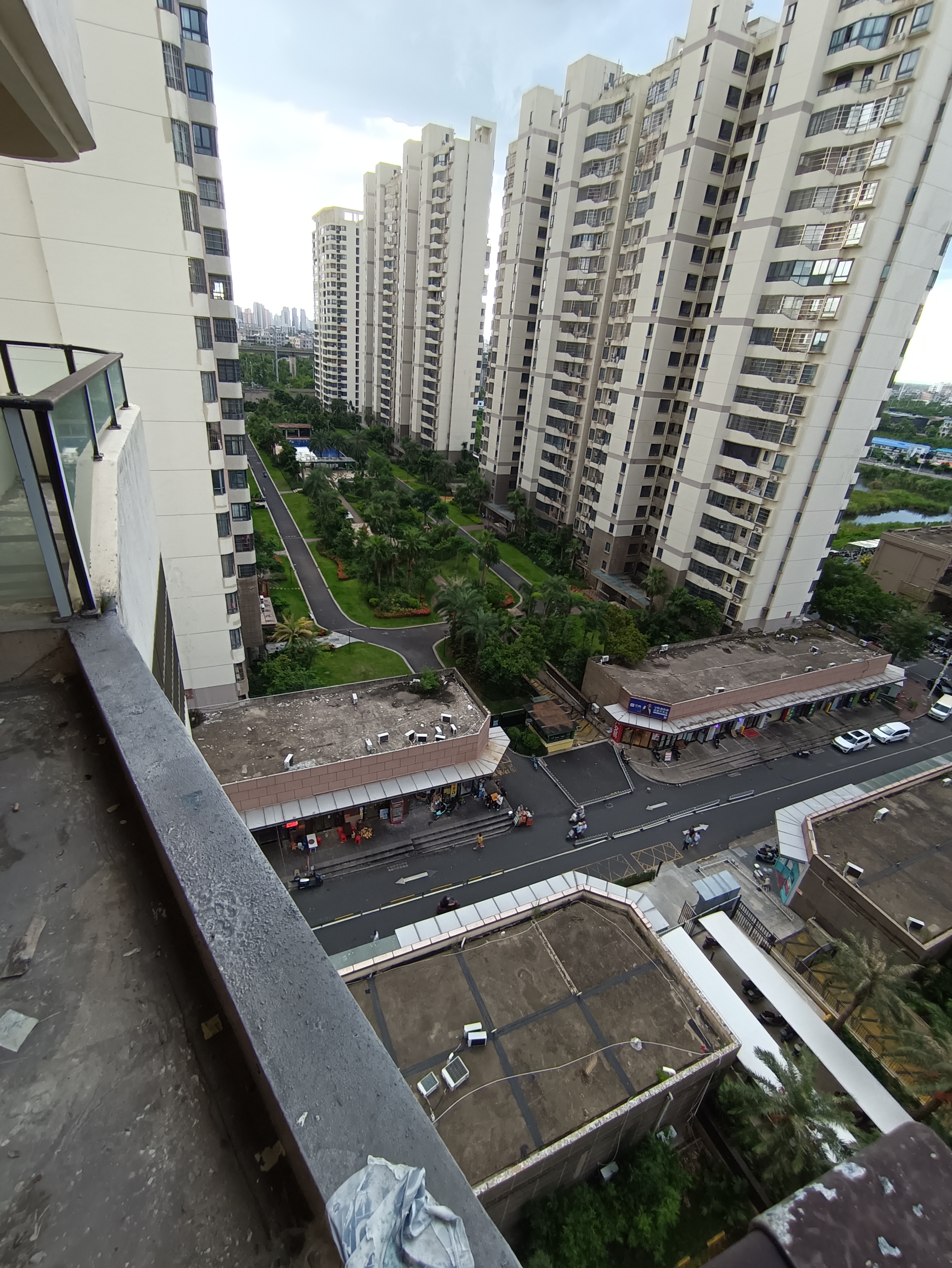 新城吾悦广场 4室2厅2卫 210.0万 新城吾悦广场 4室2厅2卫 210.0万客厅