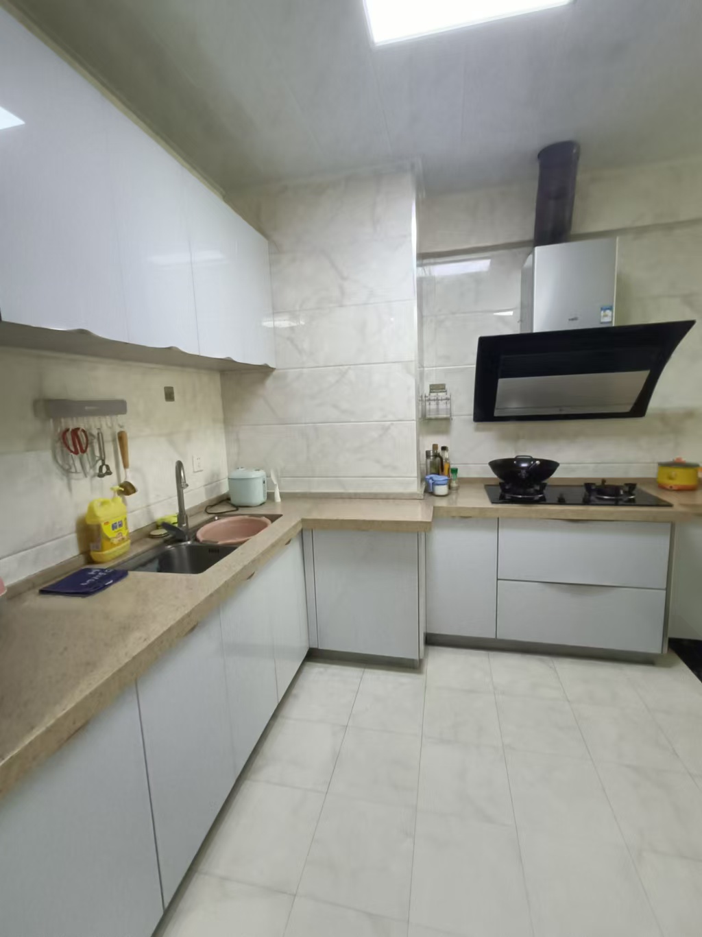 滨江财富中心  2室2厅1卫    35.8万 滨江财富中心  2室2厅1卫    35.8万室内图