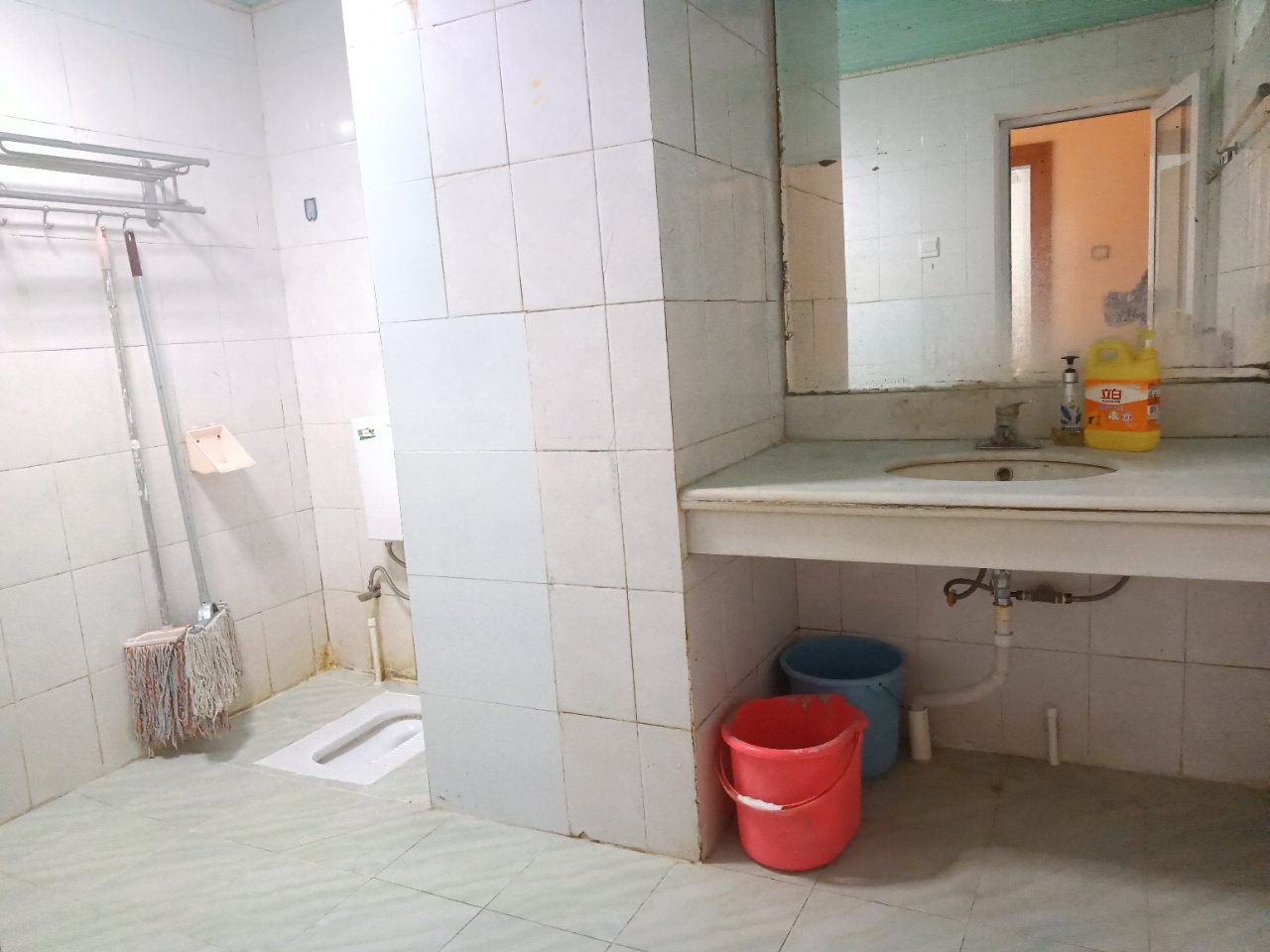 海虹花园 2室1厅1卫 2000.0元/月 海虹花园 2室1厅1卫 2000.0元/月室内图