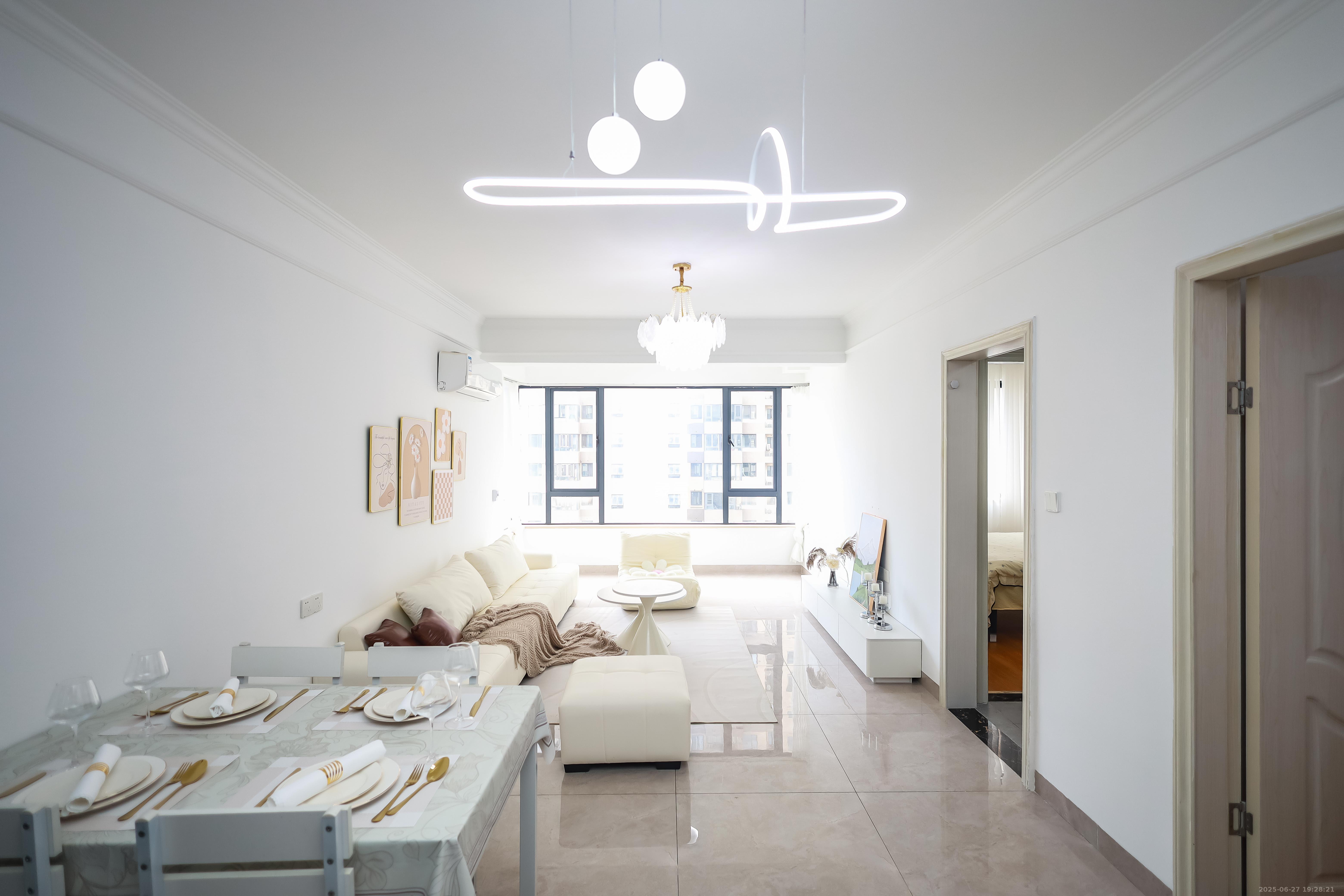 长房云时代  3室2厅1卫    82.0万 长房云时代  3室2厅1卫    82.0万客厅