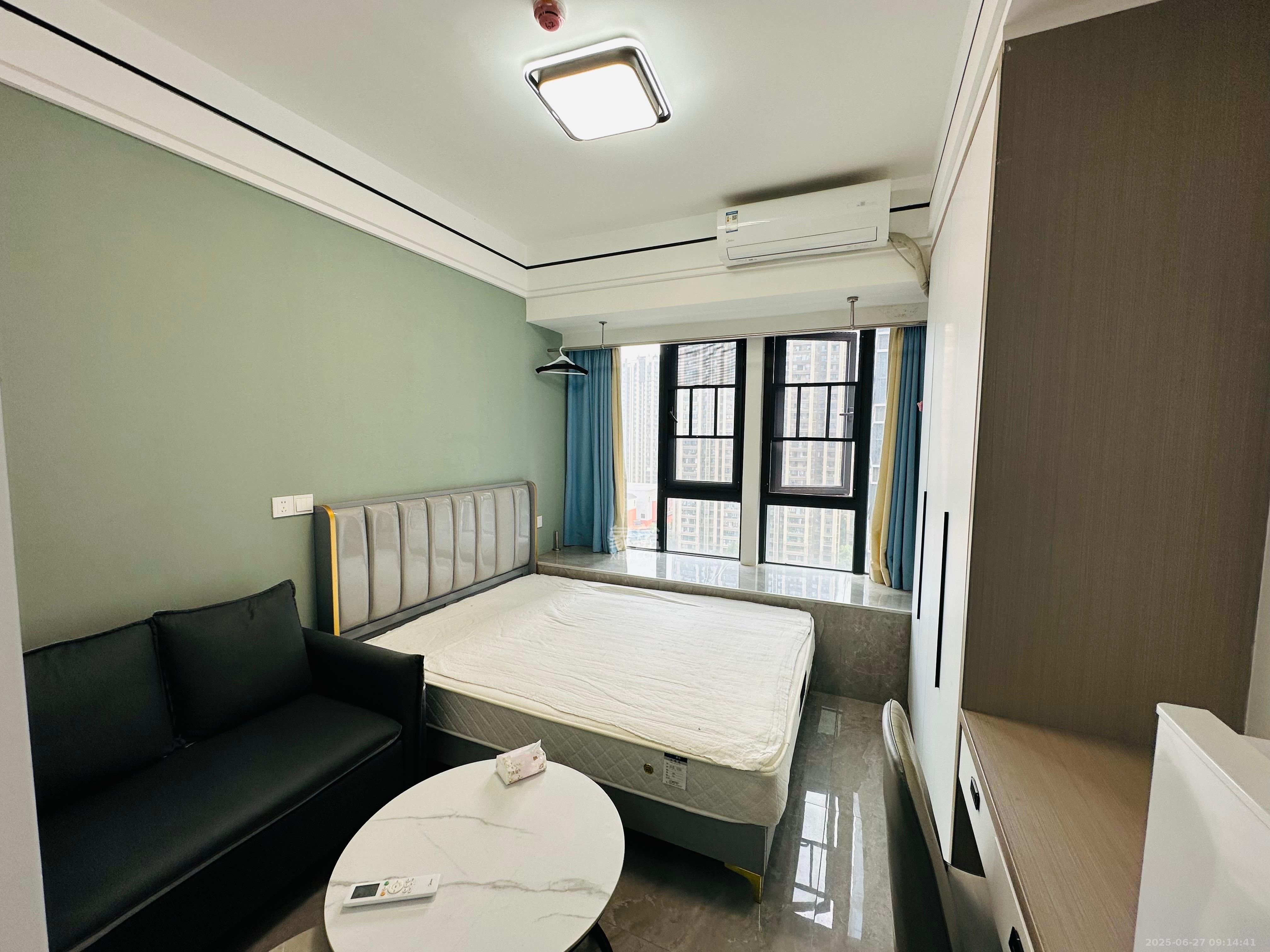 龙湖铂金岛 1室1厅1卫 1600.0元/月 龙湖铂金岛 1室1厅1卫 1600.0元/月室内图