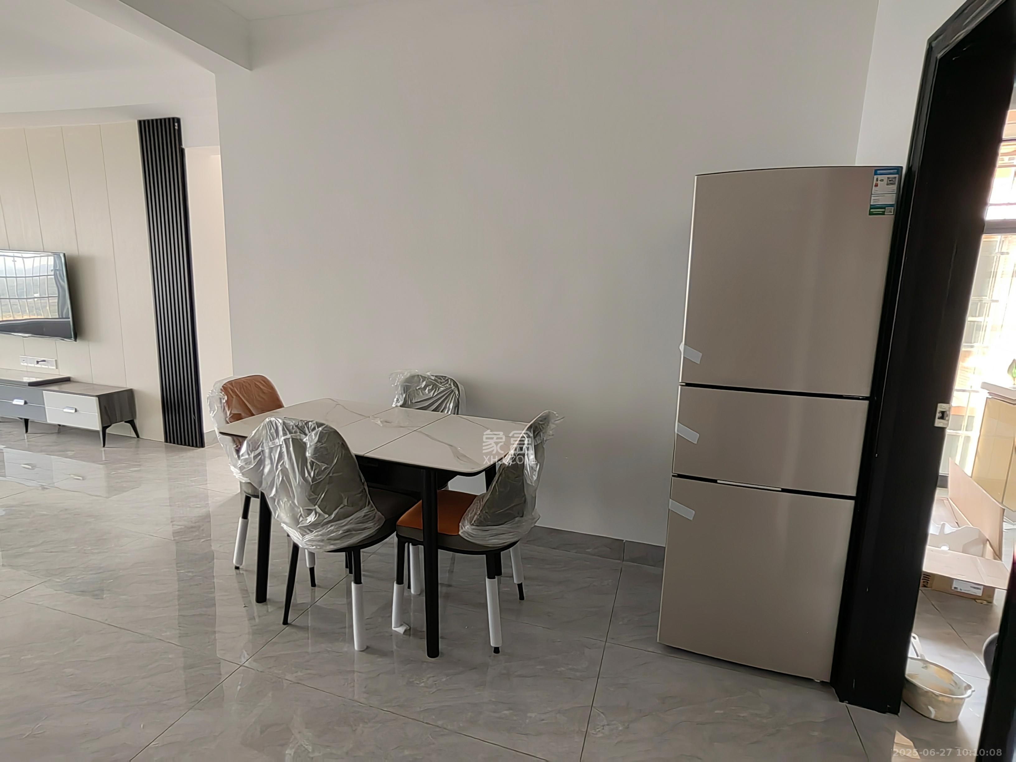 凯富南方鑫城  3室2厅1卫    2200.0元/月 凯富南方鑫城  3室2厅1卫    2200.0元/月室内图