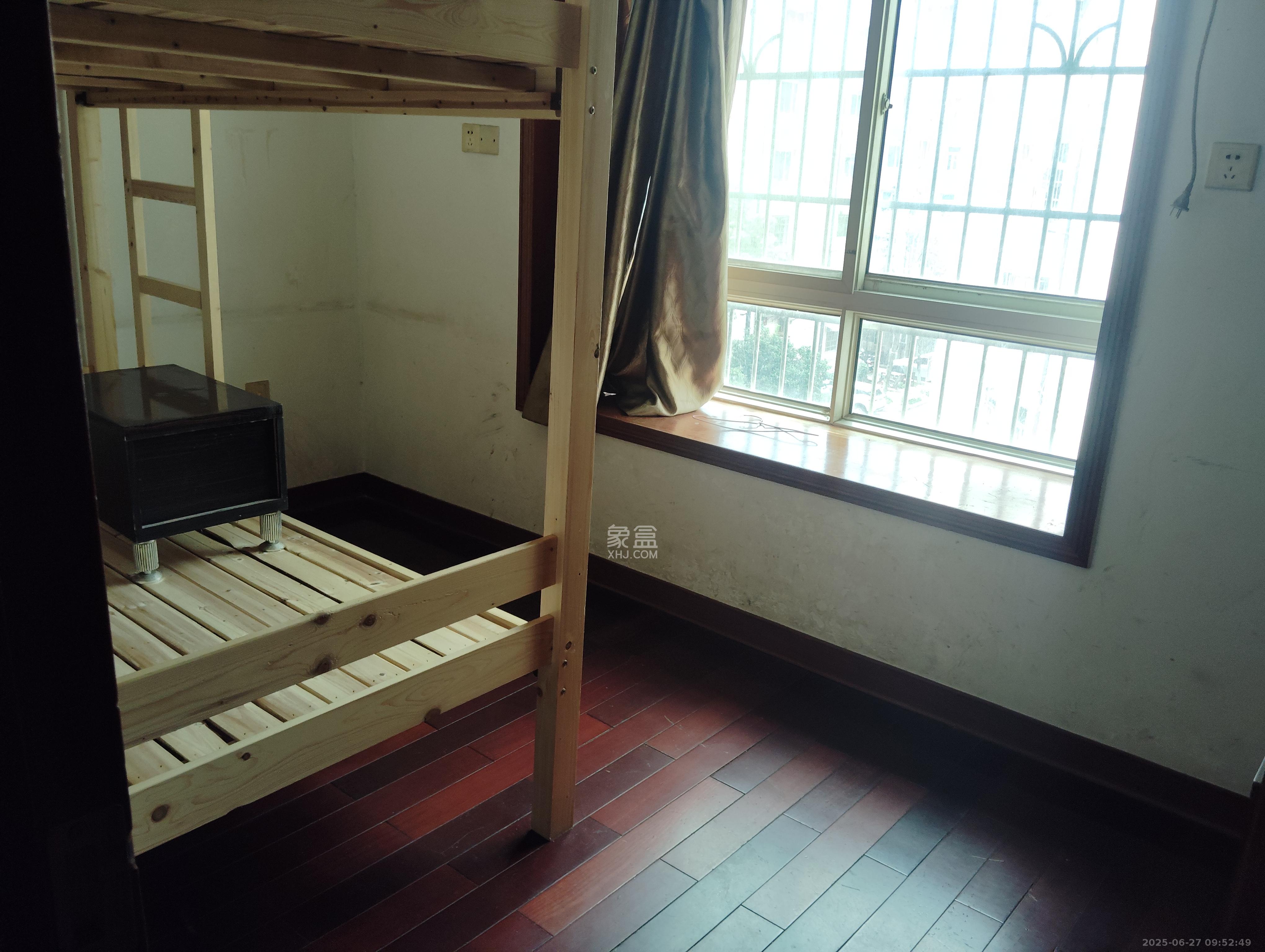 广厦新苑  4室2厅2卫   2000.00元/月室内图