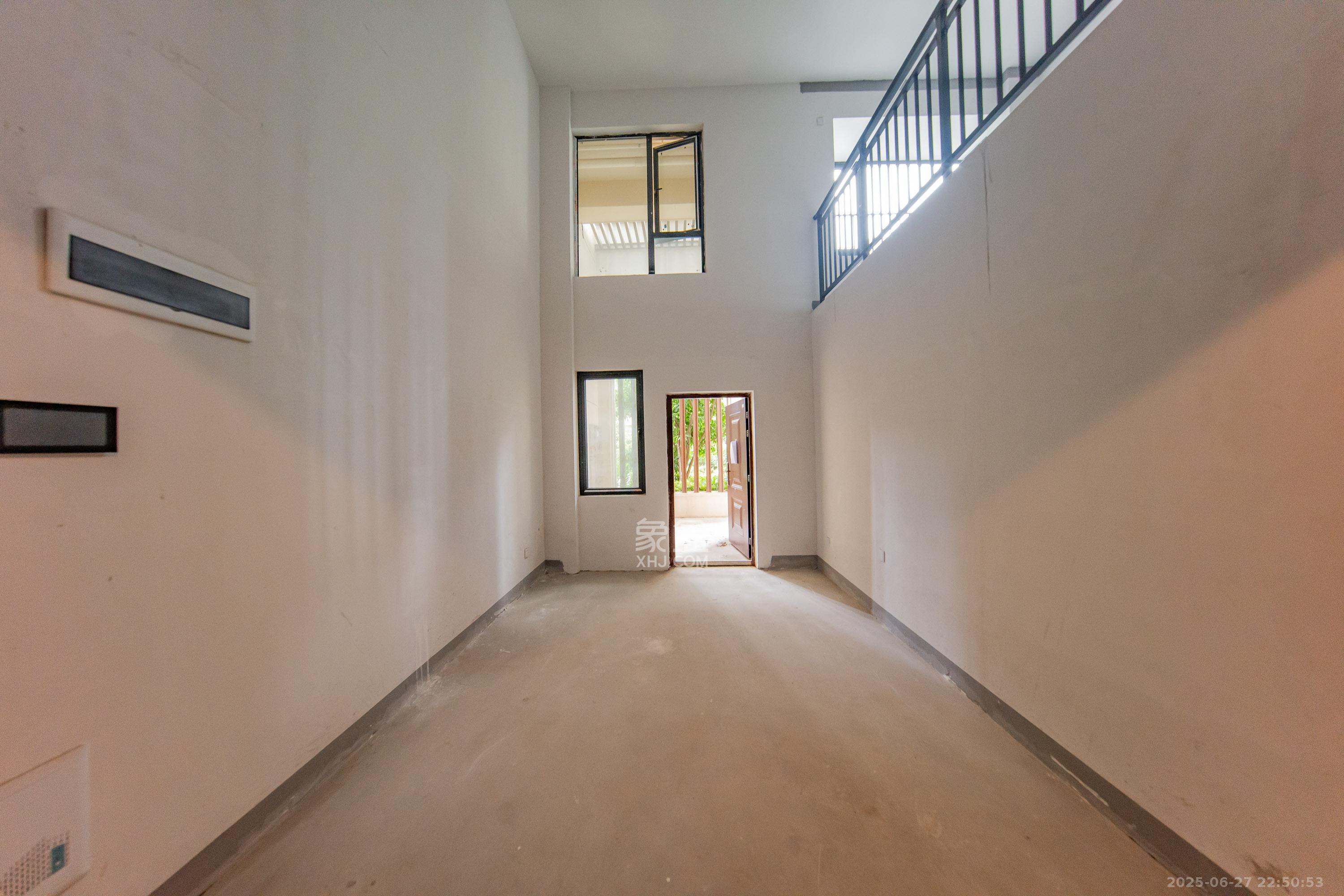 建投象山国际  3室2厅2卫   106.00万客厅