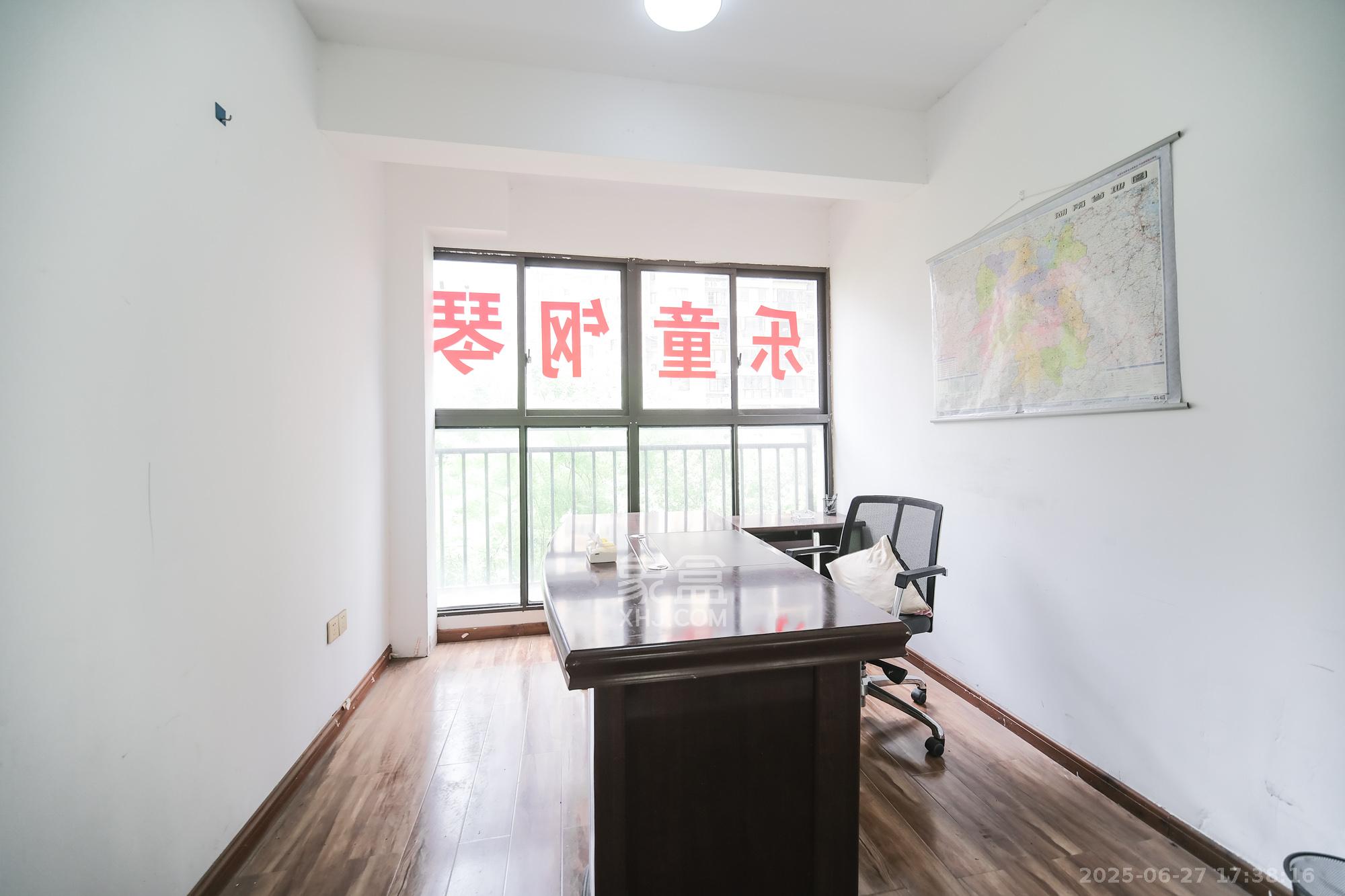 保利香槟国际 4室2厅2卫 87.8万 保利香槟国际 4室2厅2卫 87.8万卧室