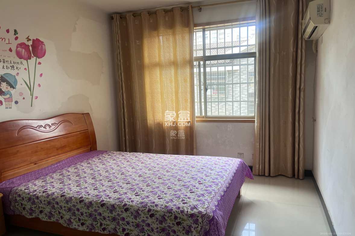 岳鞍阁小区  3室2厅1卫    1600.0元/月 岳鞍阁小区  3室2厅1卫    1600.0元/月室内图