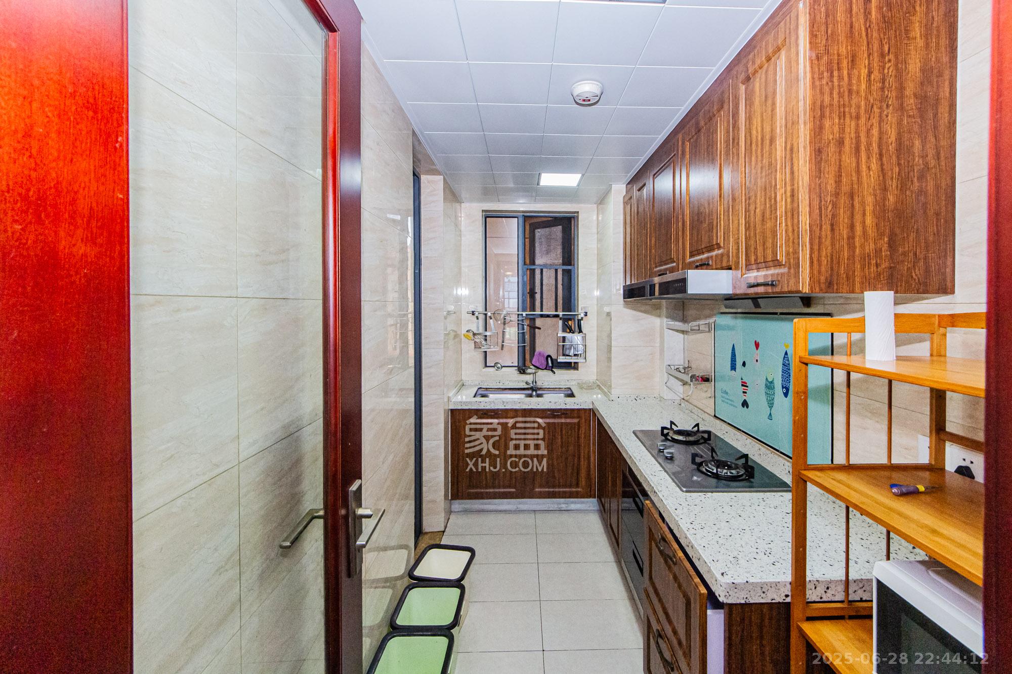 珠江郦城公园1号  3室2厅1卫    148.0万 珠江郦城公园1号  3室2厅1卫    148.0万厨房