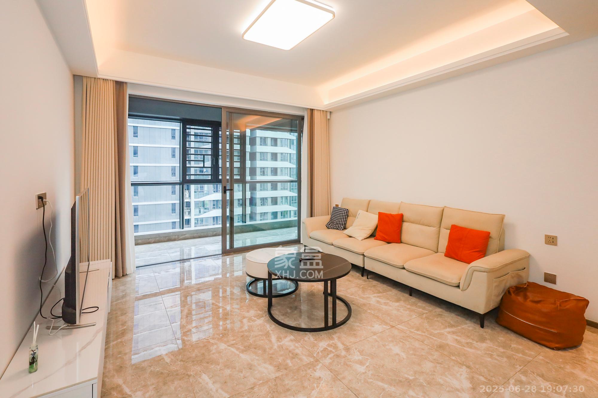 复地滨江金融中心  4室2厅2卫    212.0万 复地滨江金融中心  4室2厅2卫    212.0万客厅