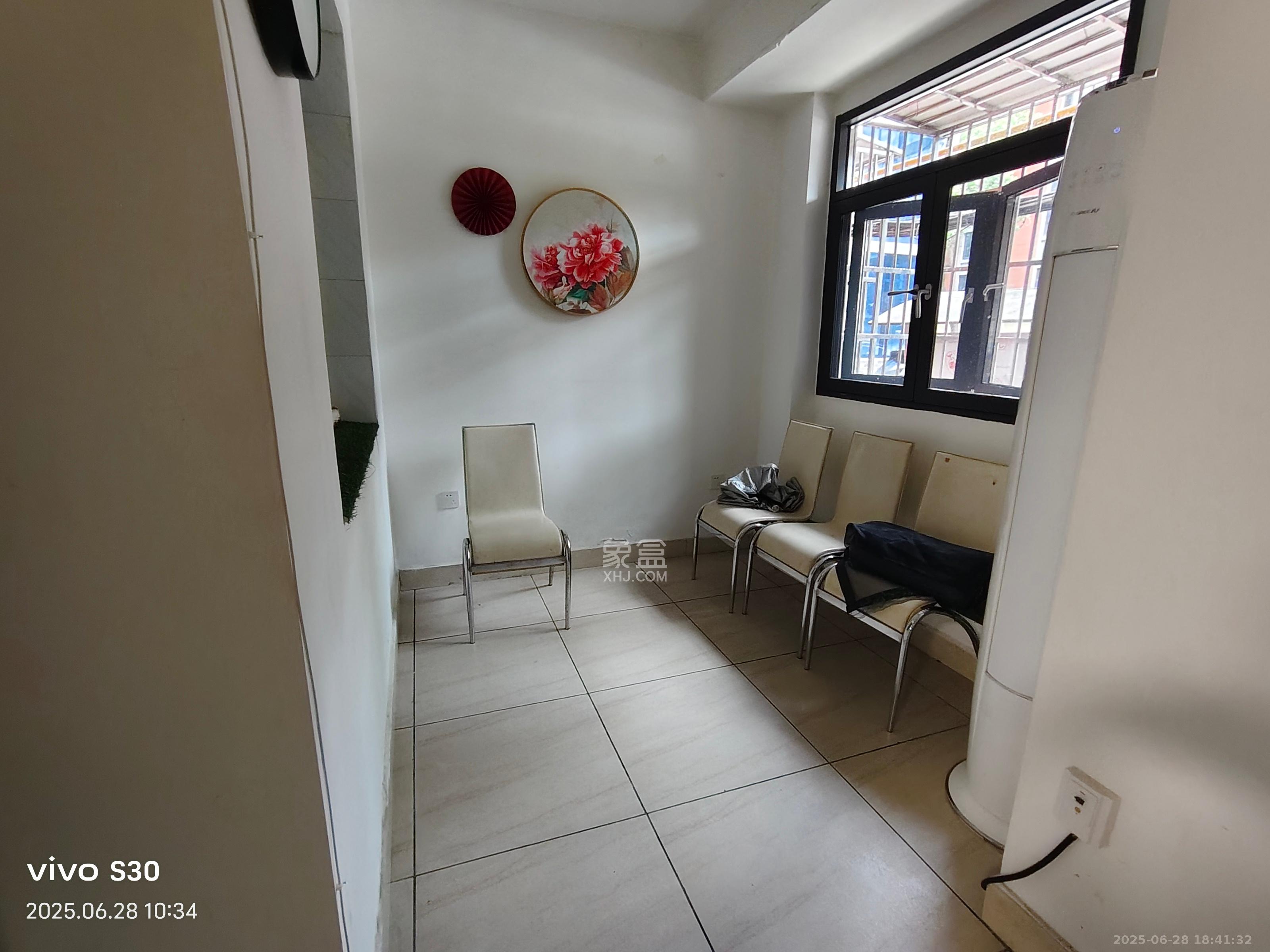 交通厅宿舍  3室2厅1卫    4200.0元/月 交通厅宿舍  3室2厅1卫    4200.0元/月室内图