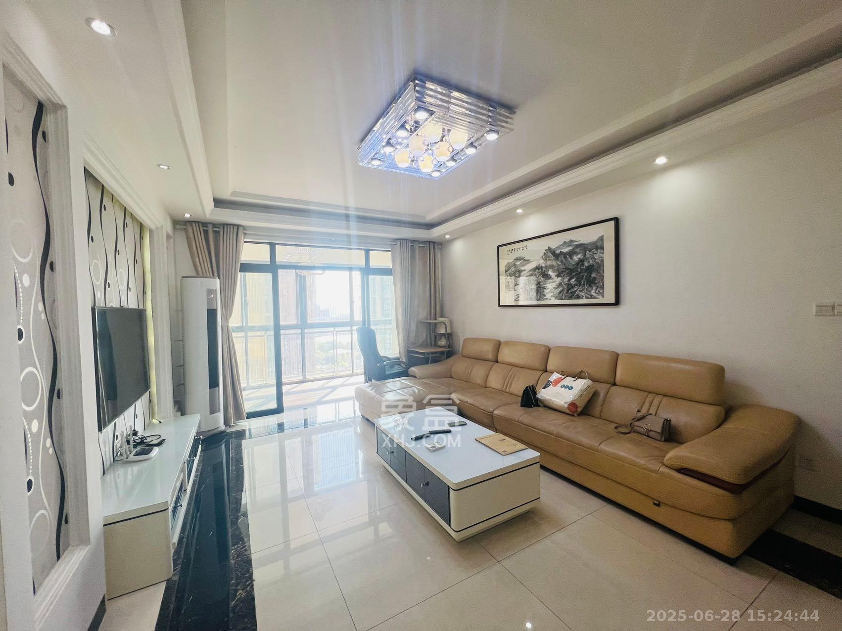 藏珑湖上国际花园 4室2厅2卫 3600.0元/月 藏珑湖上国际花园 4室2厅2卫 3600.0元/月室内图