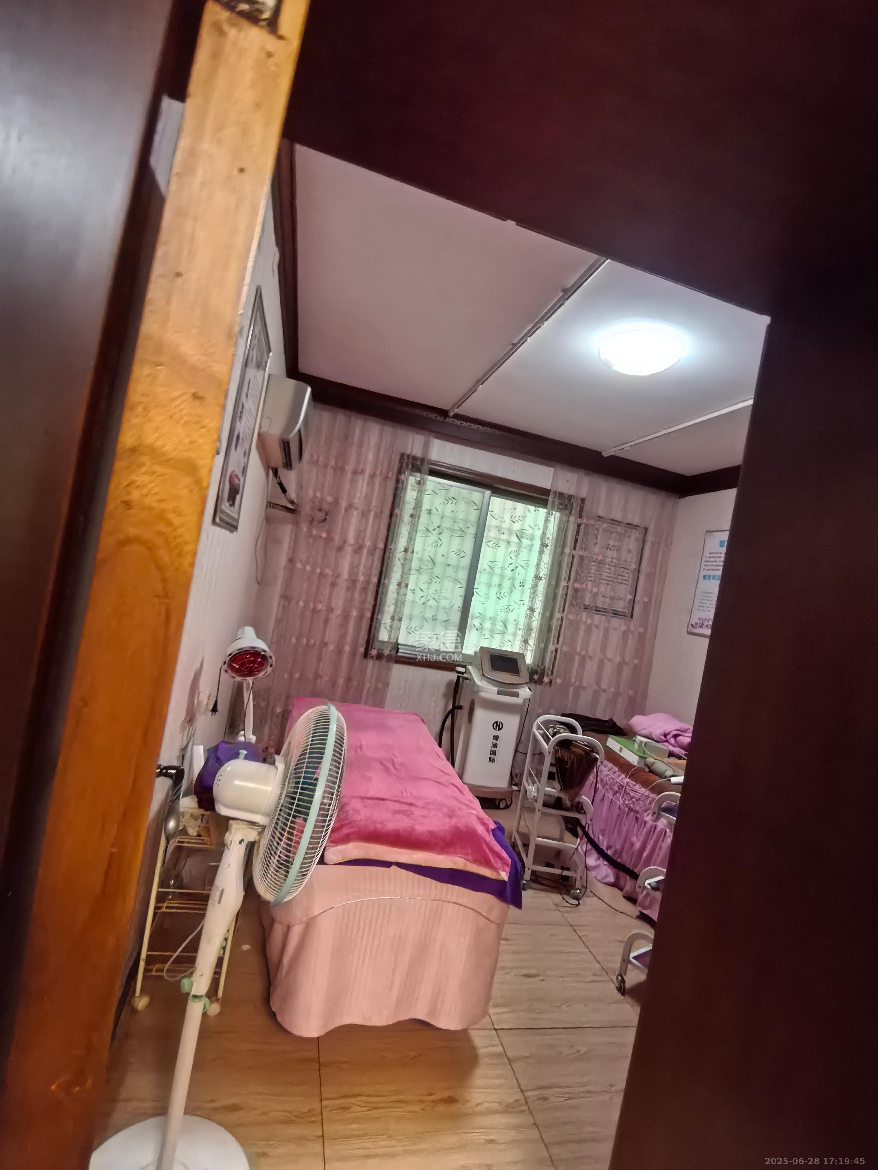 中南汽车世界 3室2厅1卫 1500.0元/月 中南汽车世界 3室2厅1卫 1500.0元/月室内图