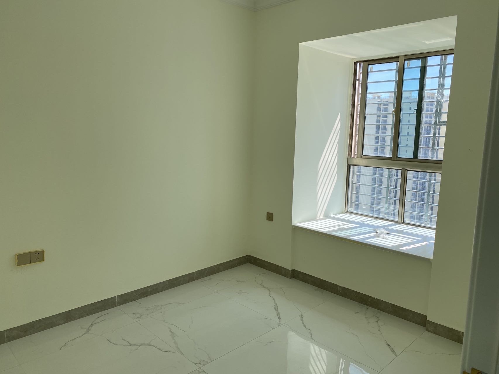 润龙花园  3室1厅1卫    3200.0元/月 润龙花园  3室1厅1卫    3200.0元/月室内图