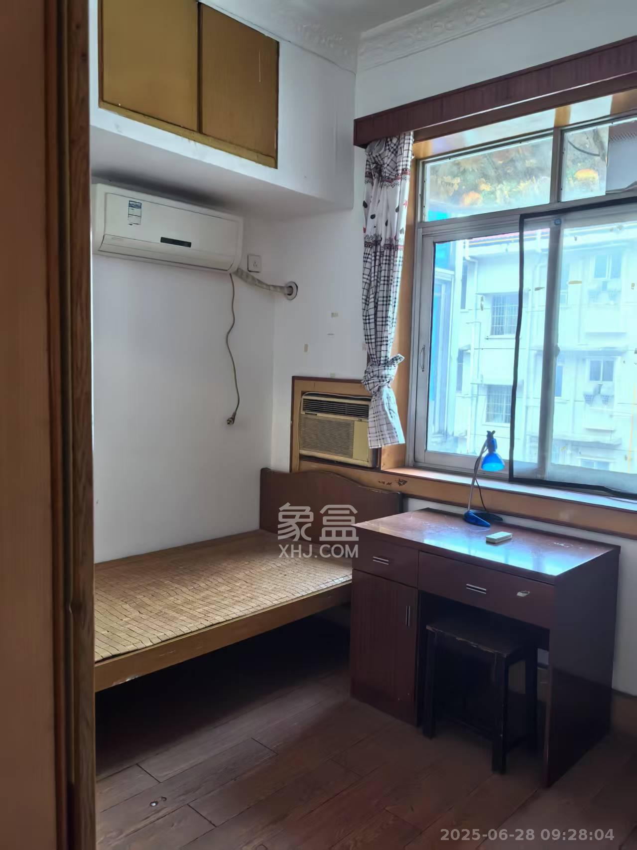 汽贸大厦 3室1厅1卫 2200.0元/月 汽贸大厦 3室1厅1卫 2200.0元/月室内图