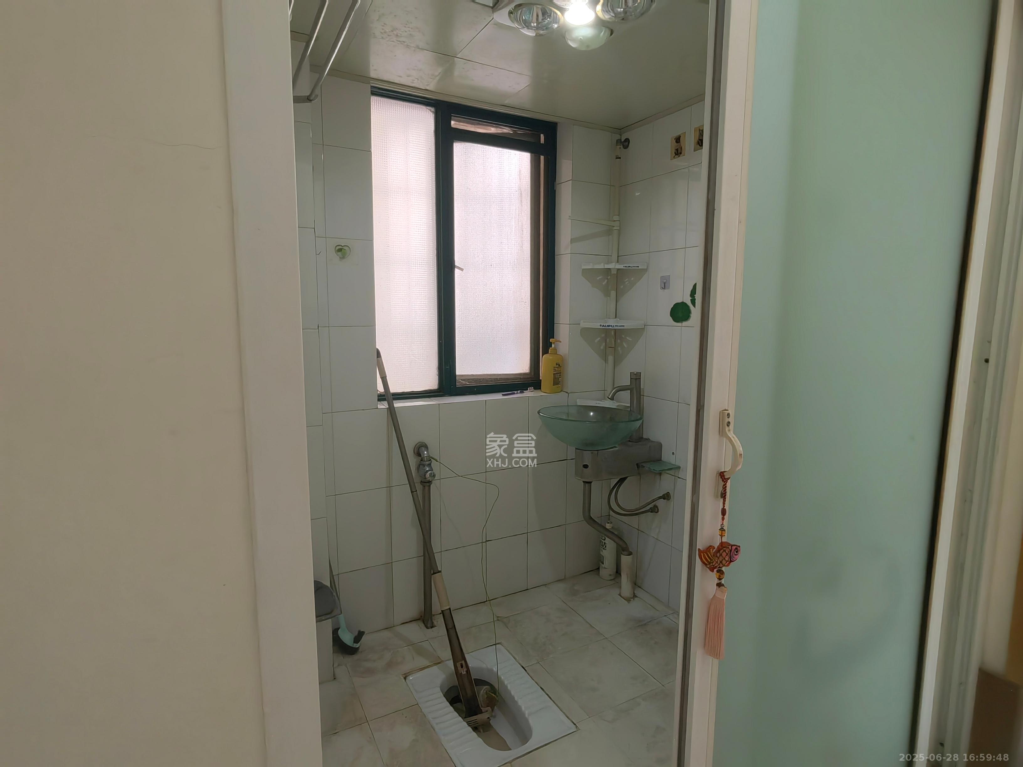 东方新城 3室1厅1卫 2400.0元/月 东方新城 3室1厅1卫 2400.0元/月室内图