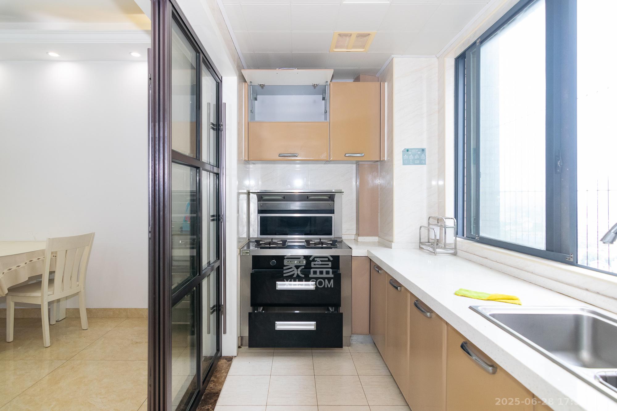 联诚国际城  3室2厅2卫    66.0万 联诚国际城  3室2厅2卫    66.0万厨房