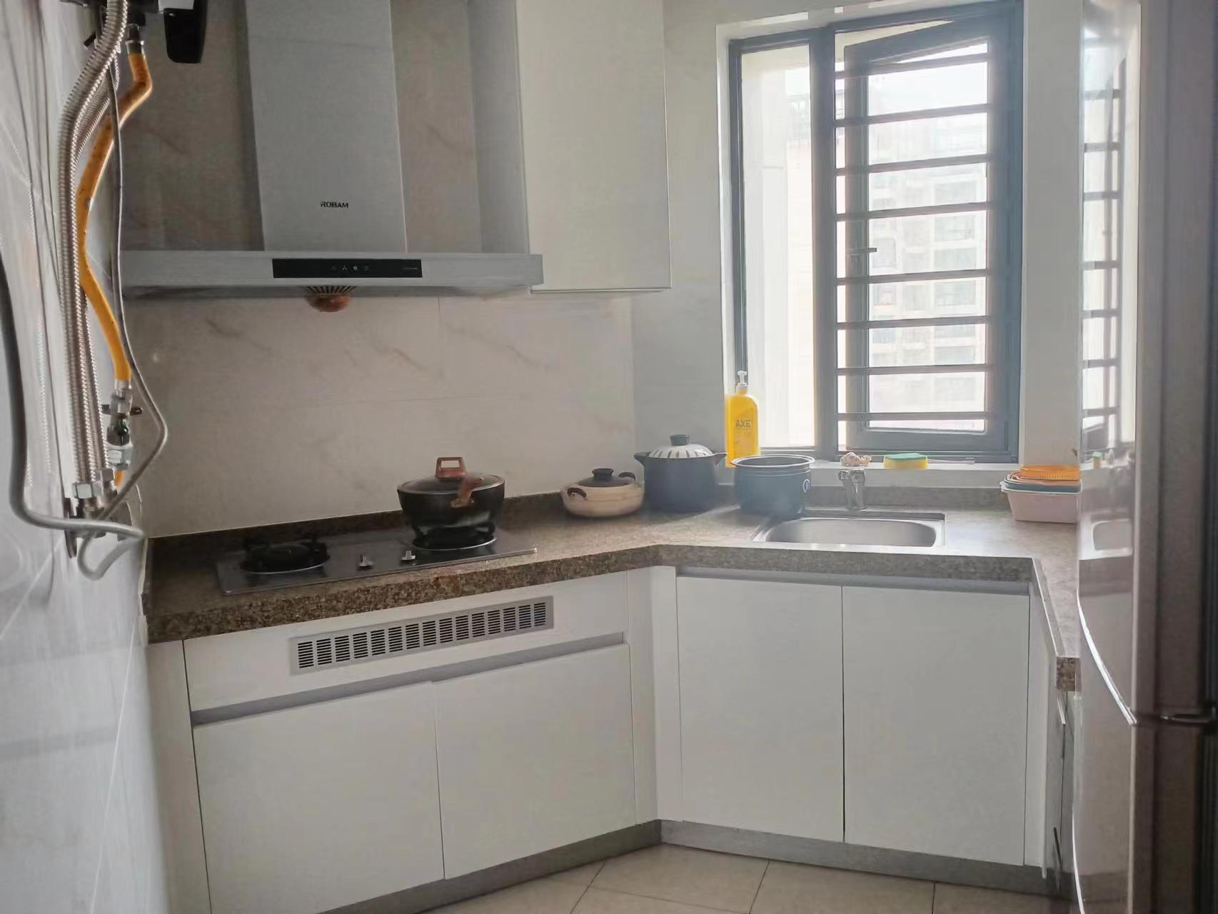 恒大外滩  2室2厅1卫    169.0万 恒大外滩  2室2厅1卫    169.0万客厅