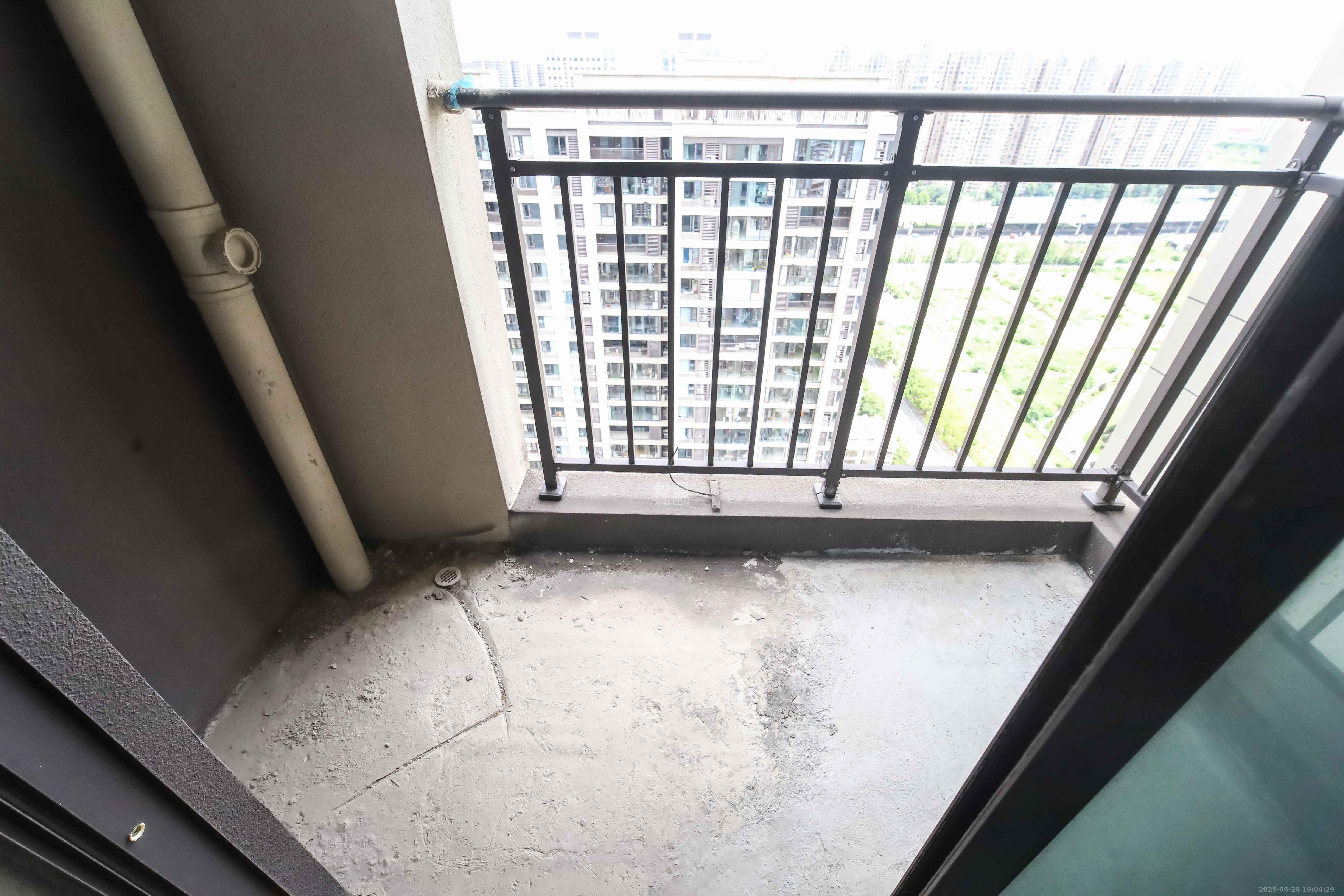 德奥悦东方  4室2厅2卫   158.00万阳台