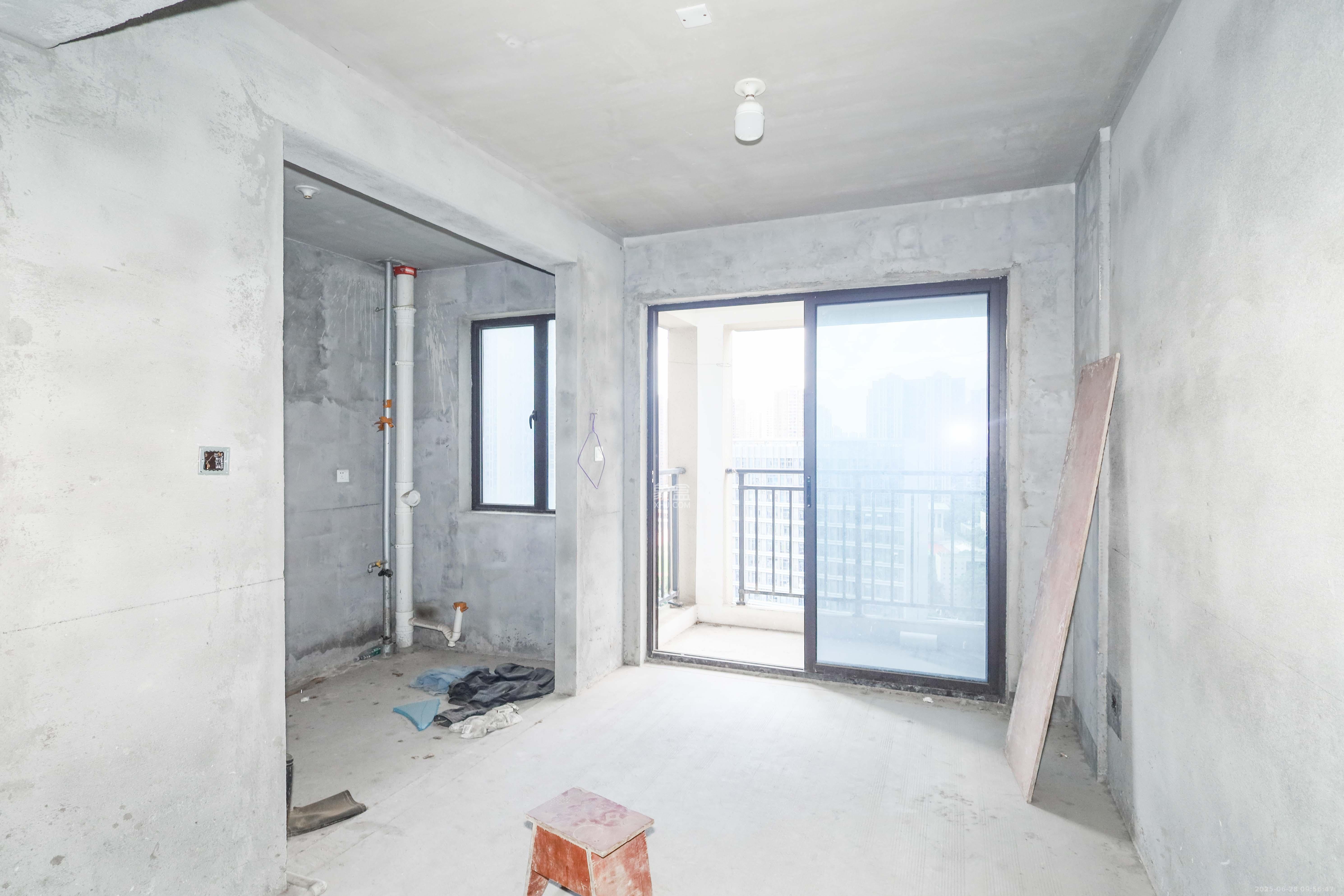 中国铁建梅溪青秀二期  4室2厅2卫   136.00万其他