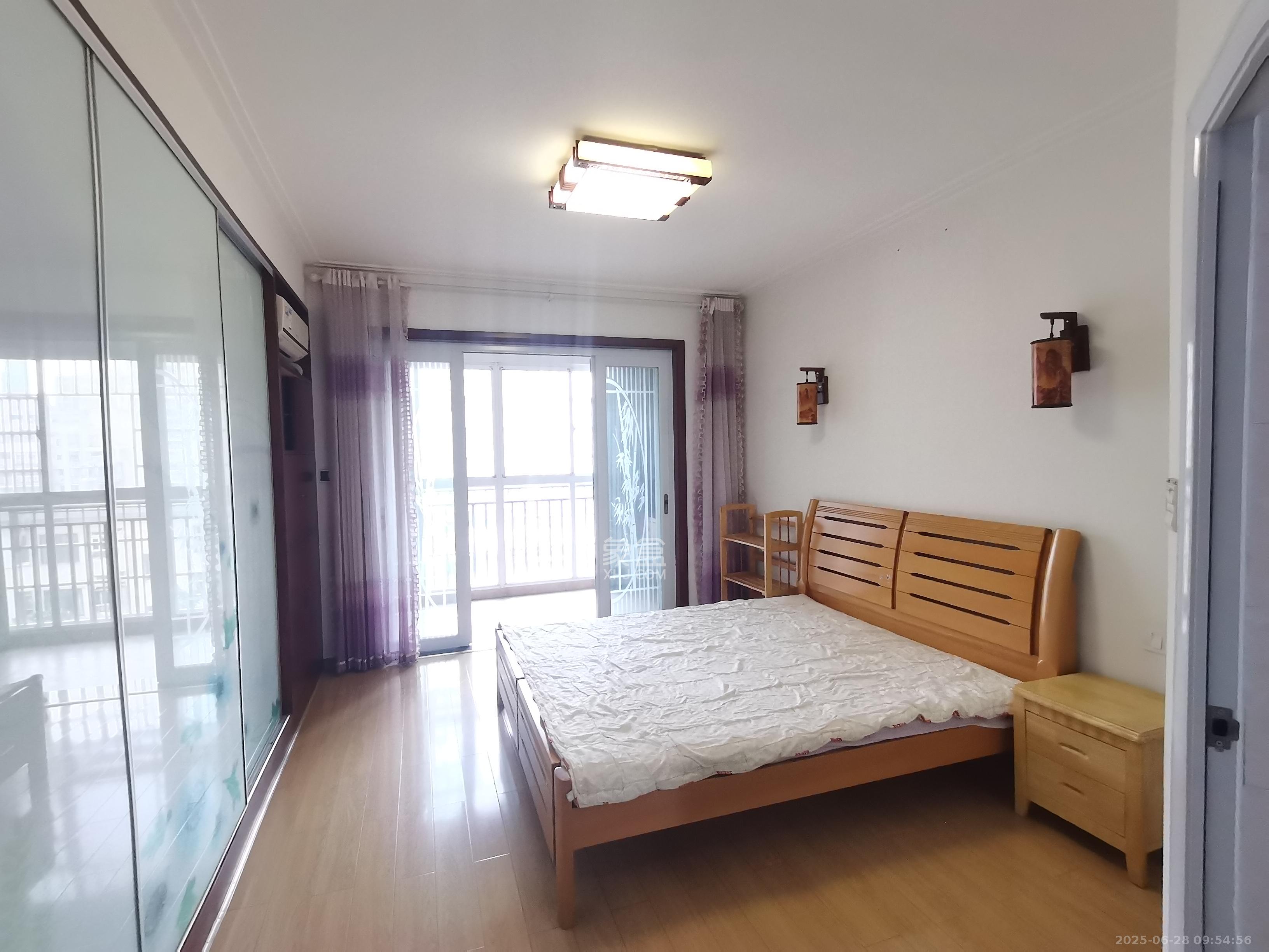 嘉盛华庭(一期、二期、三期) 3室2厅2卫 3500.0元/月 嘉盛华庭(一期、二期、三期) 3室2厅2卫 3500.0元/月室内图