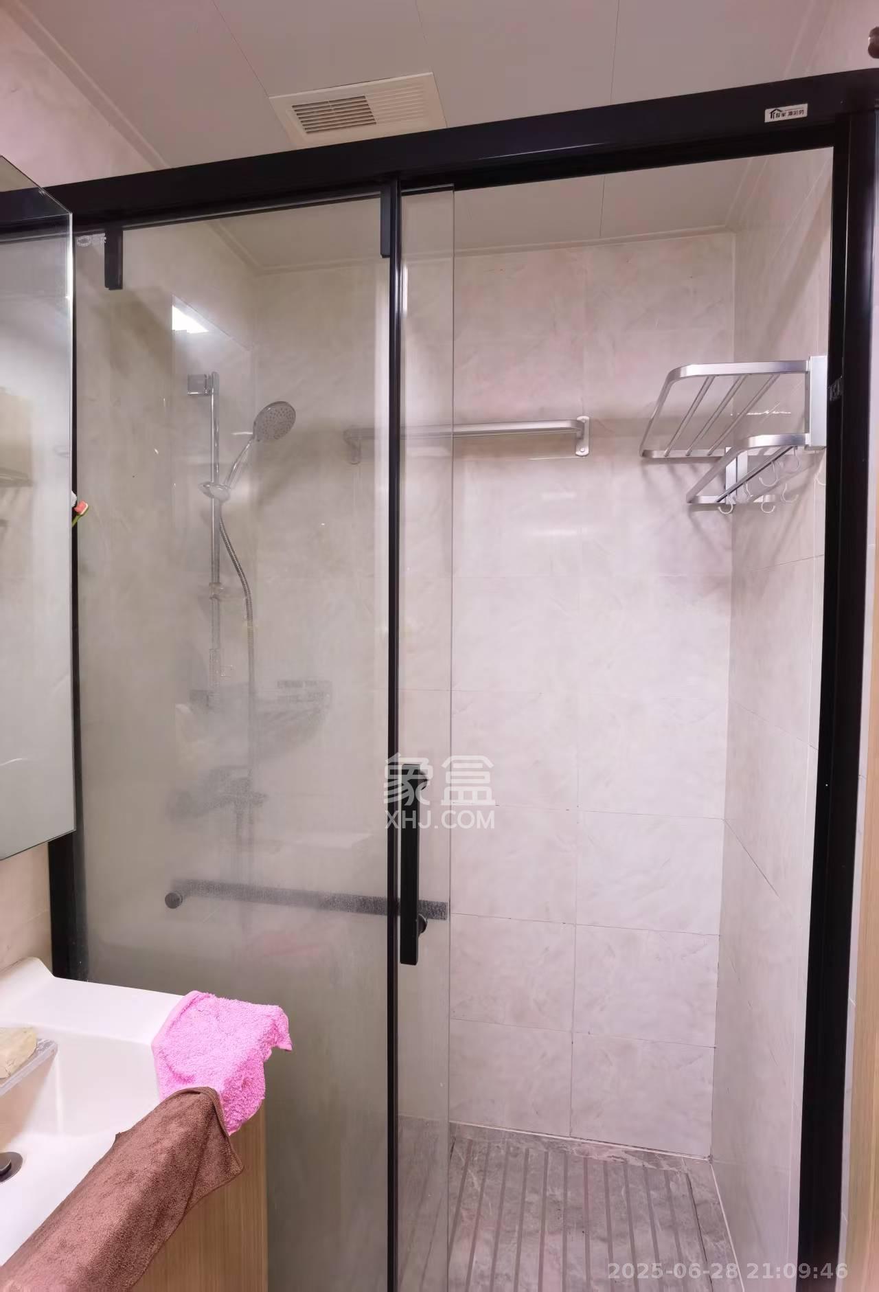 卓越浅水湾  1室1厅1卫   1400.00元/月室内图