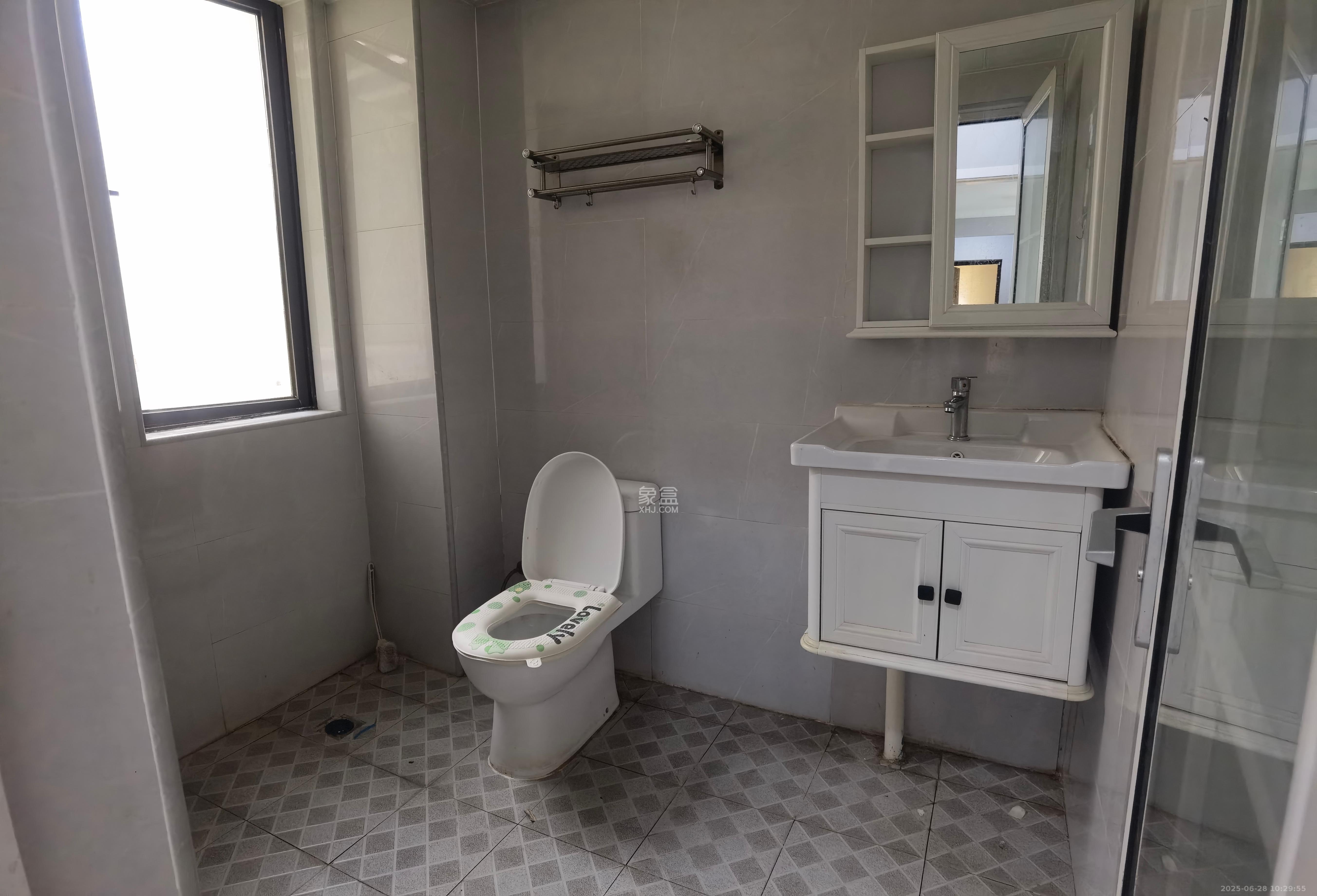 星湖湾二期高层  3室2厅2卫    2200.0元/月 星湖湾二期高层  3室2厅2卫    2200.0元/月室内图