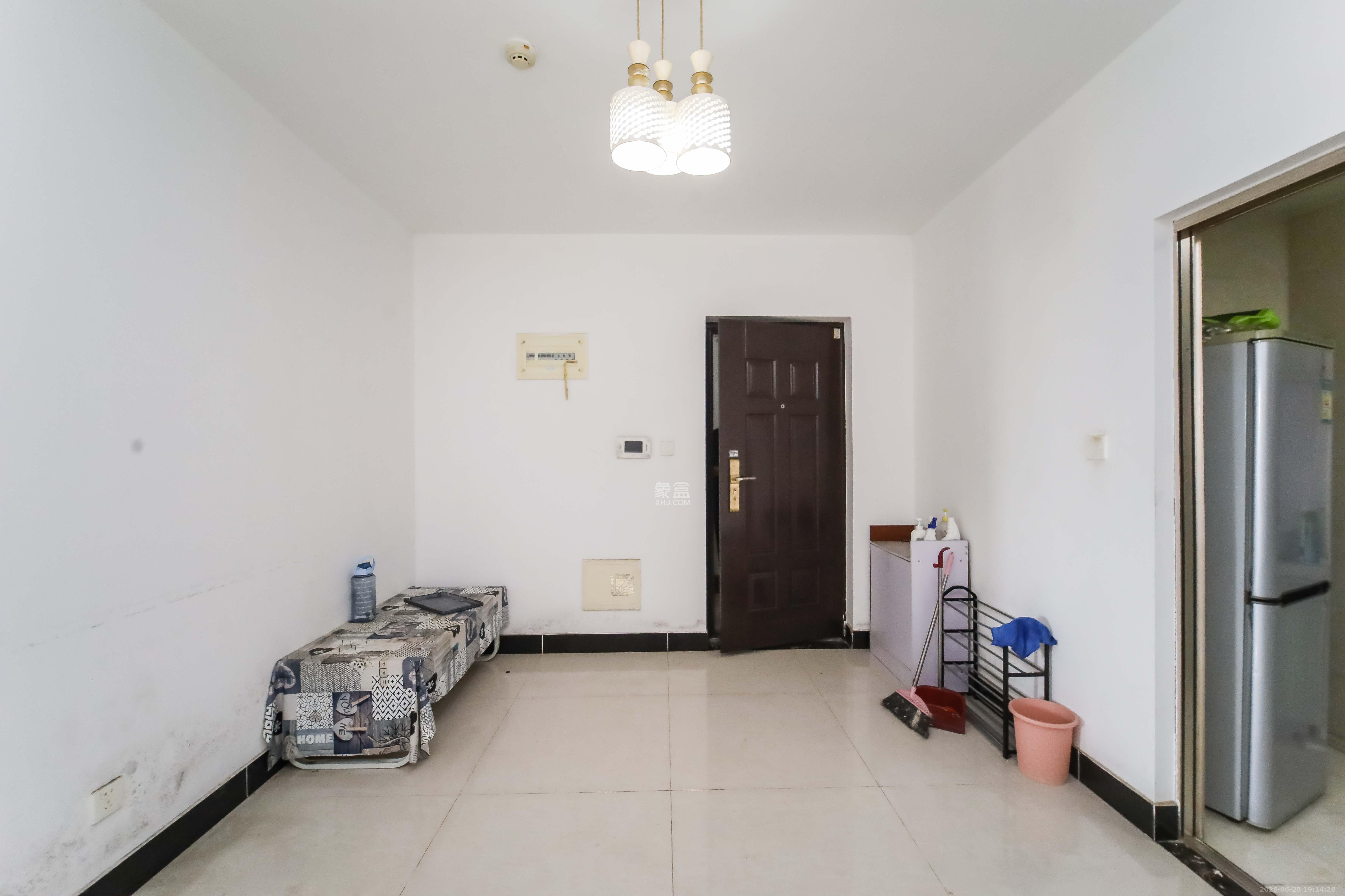 金地格林公馆  3室2厅1卫    86.8万客厅