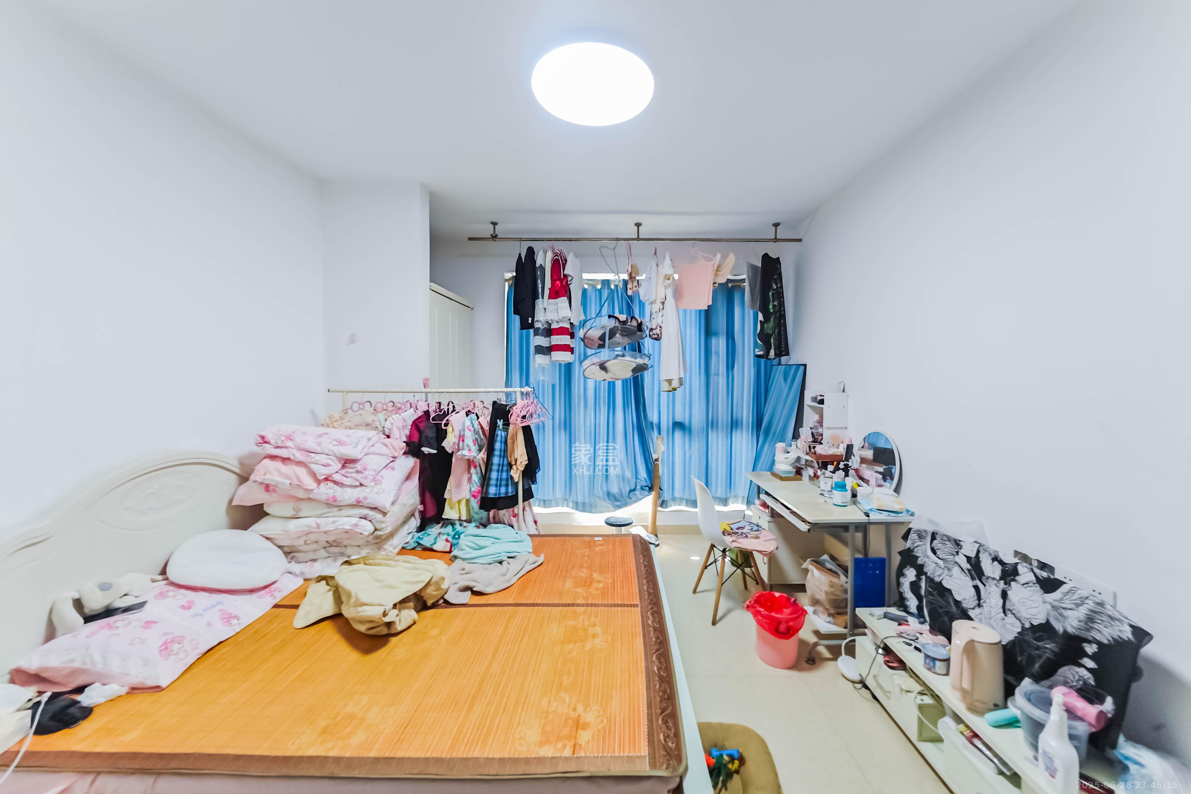 融科东南海  1室1厅1卫    19.0万 融科东南海  1室1厅1卫    19.0万客厅