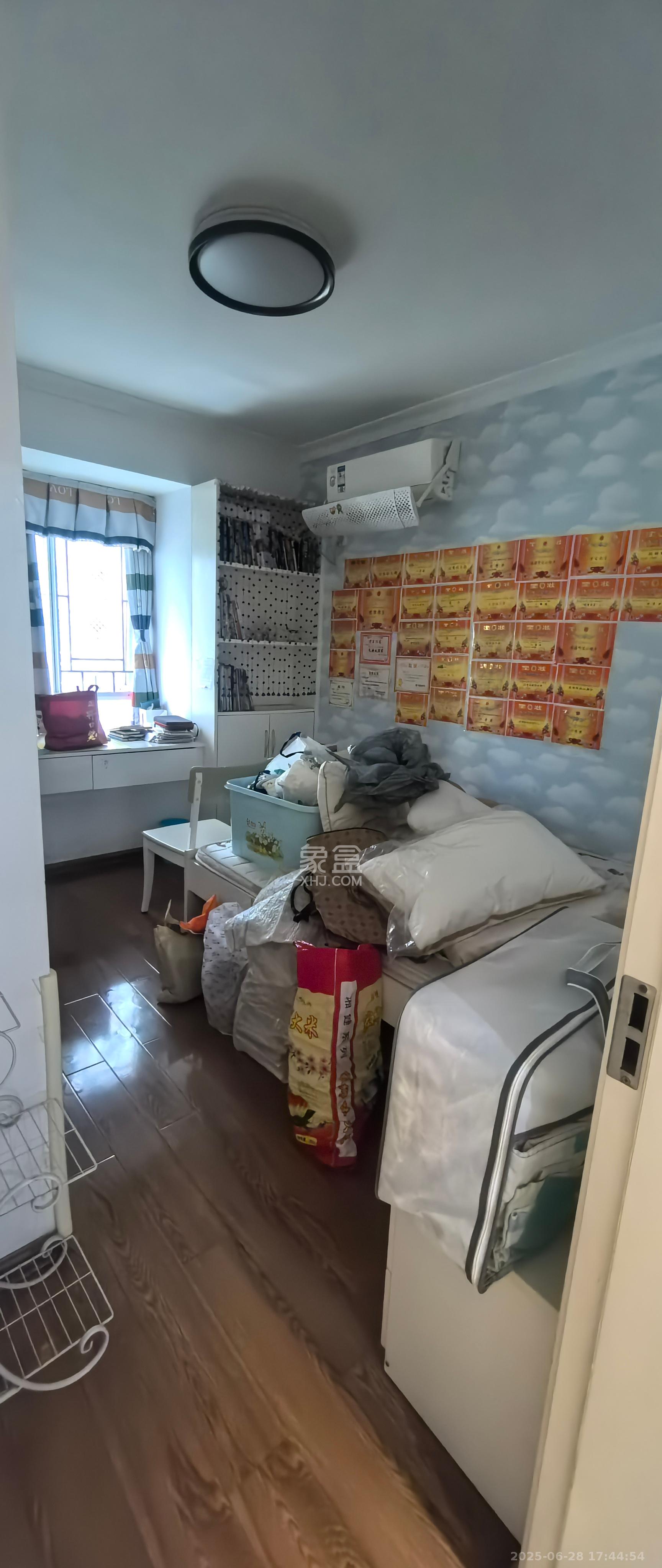 恒广国际景园一二区 3室2厅2卫 2700.0元/月 恒广国际景园一二区 3室2厅2卫 2700.0元/月室内图