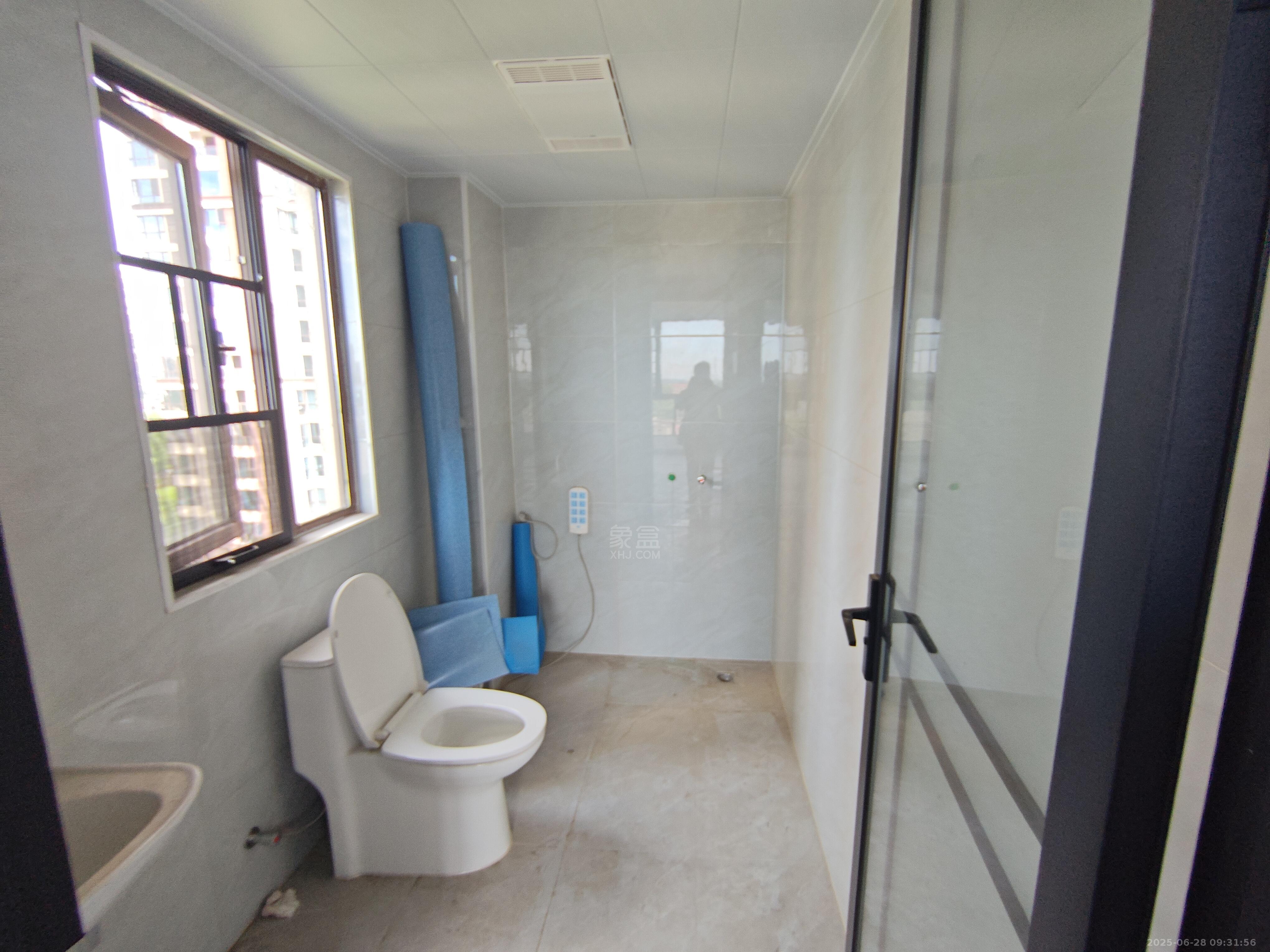 金轮津桥华府 4室2厅2卫 2000.0元/月 金轮津桥华府 4室2厅2卫 2000.0元/月室内图