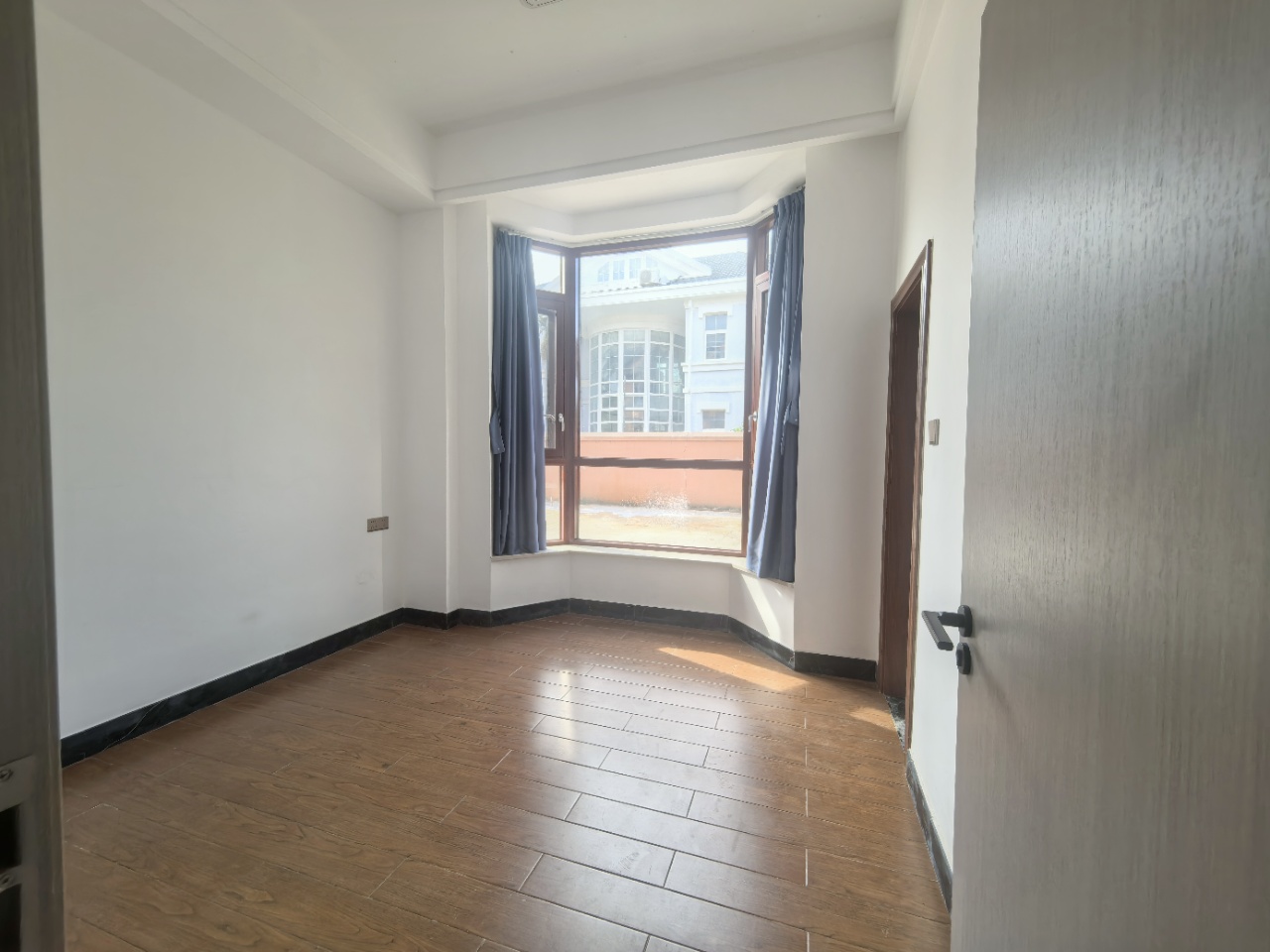 黄金海岸花园 9室2厅4卫 35000.0元/月 黄金海岸花园 9室2厅4卫 35000.0元/月室内图